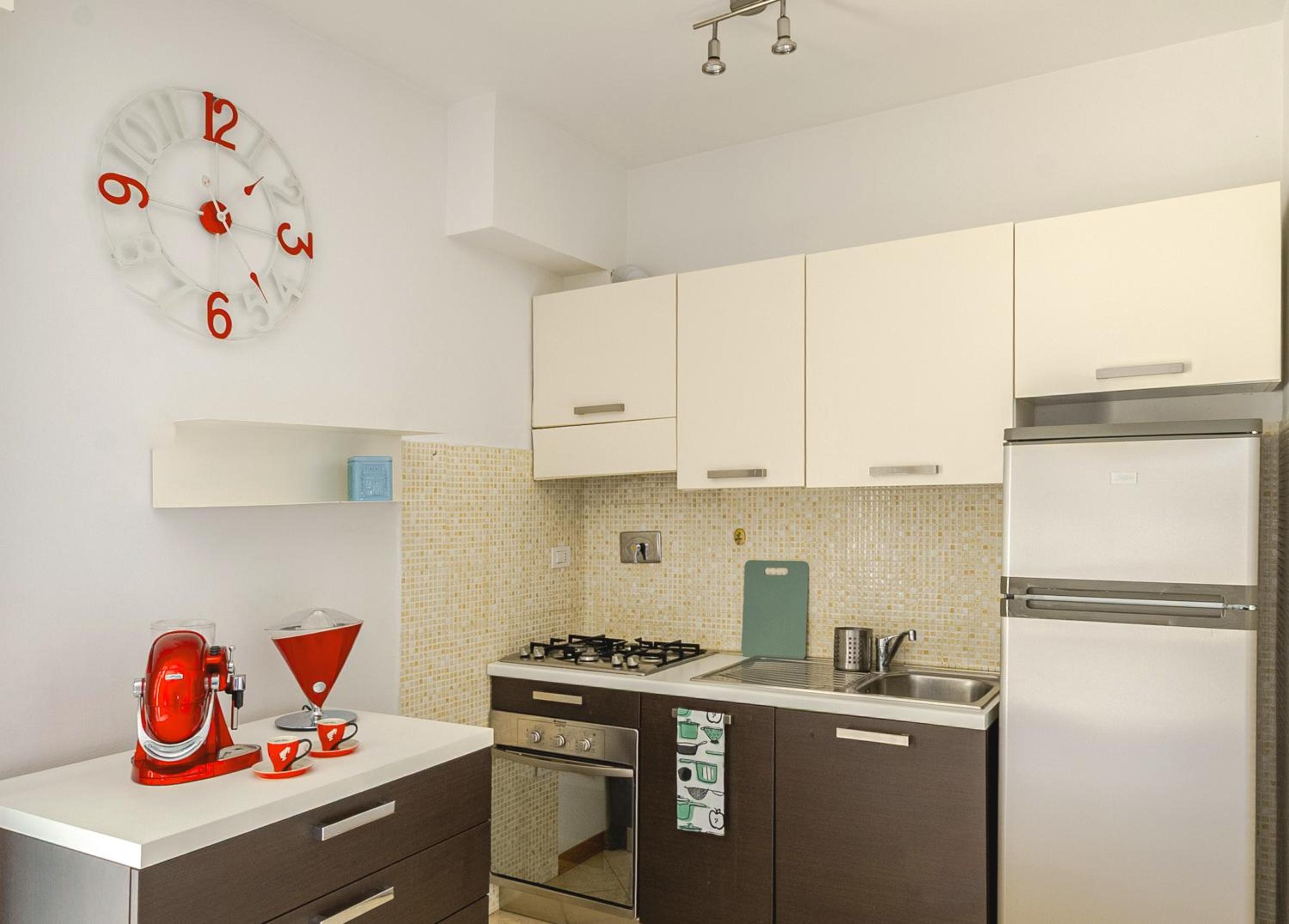Spacious, Free private Parking, 2 bedrooms 2 bathrooms - Comfortable and Bright Apartment in Florence with Private Parking Garage - Just Few Minutes walkin