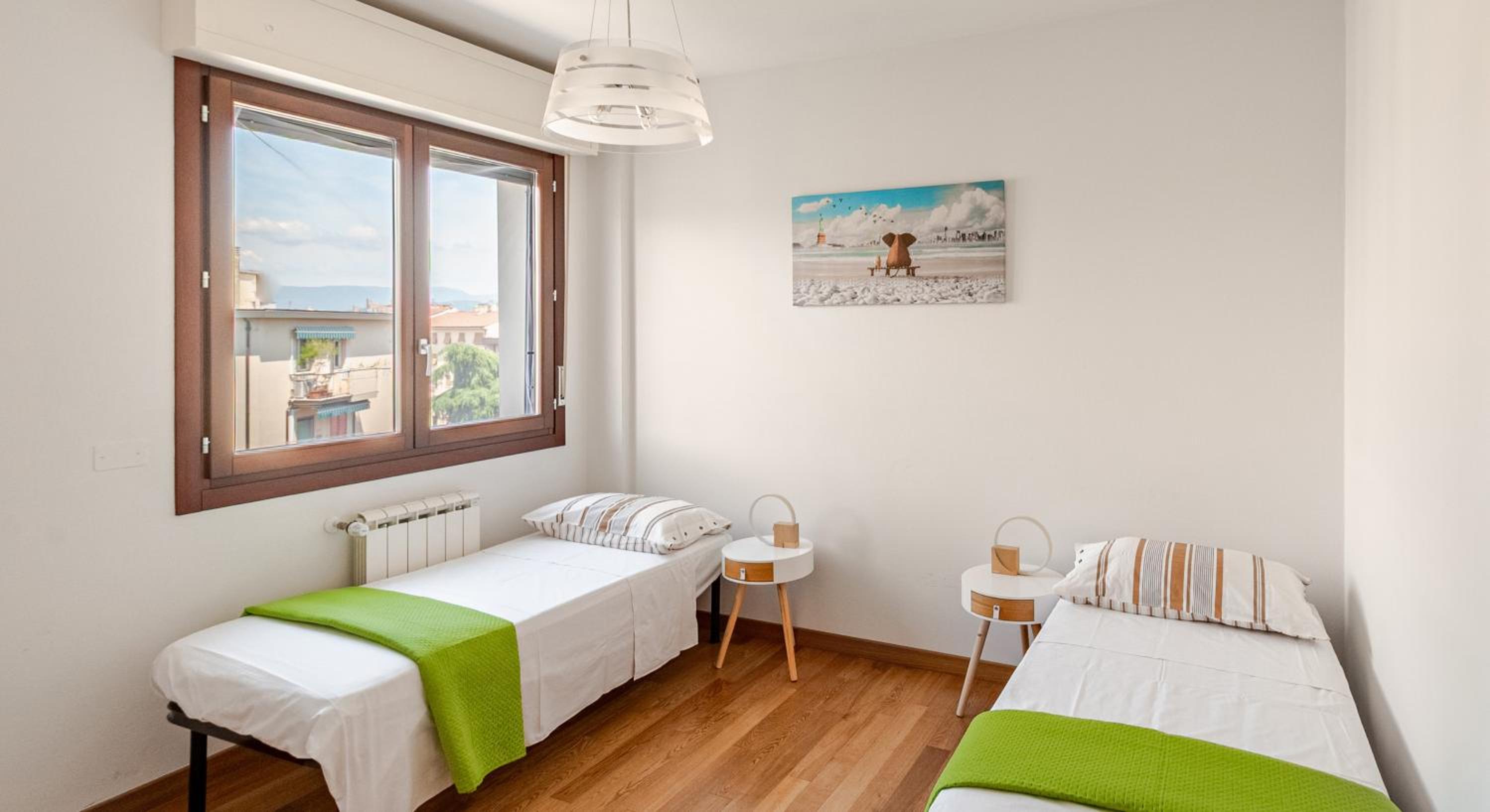 Spacious, Free private Parking, 2 bedrooms 2 bathrooms - Comfortable and Bright Apartment in Florence with Private Parking Garage - Just Few Minutes walkin