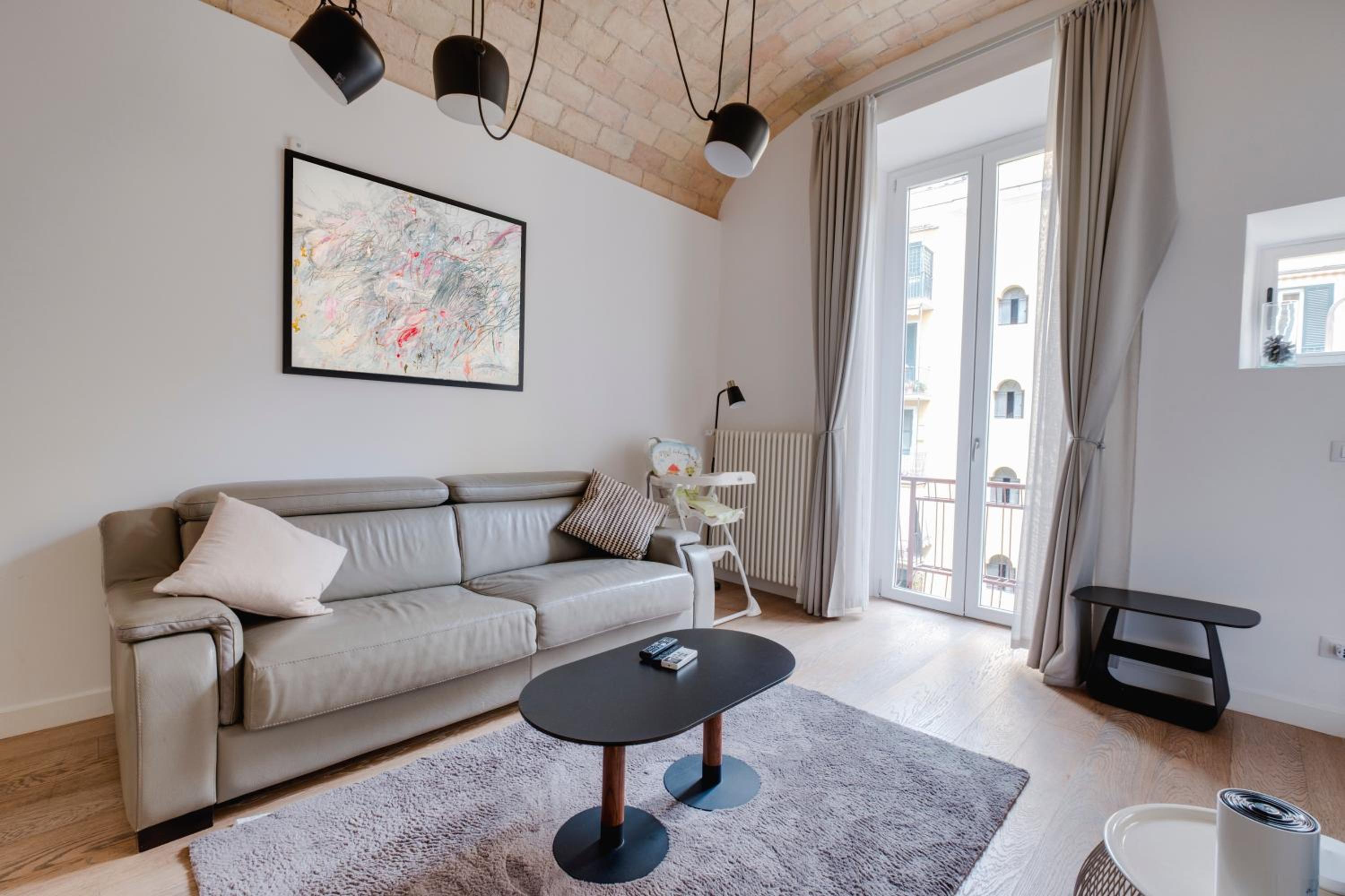 Charming Vatican Apartment with Balcony 6B