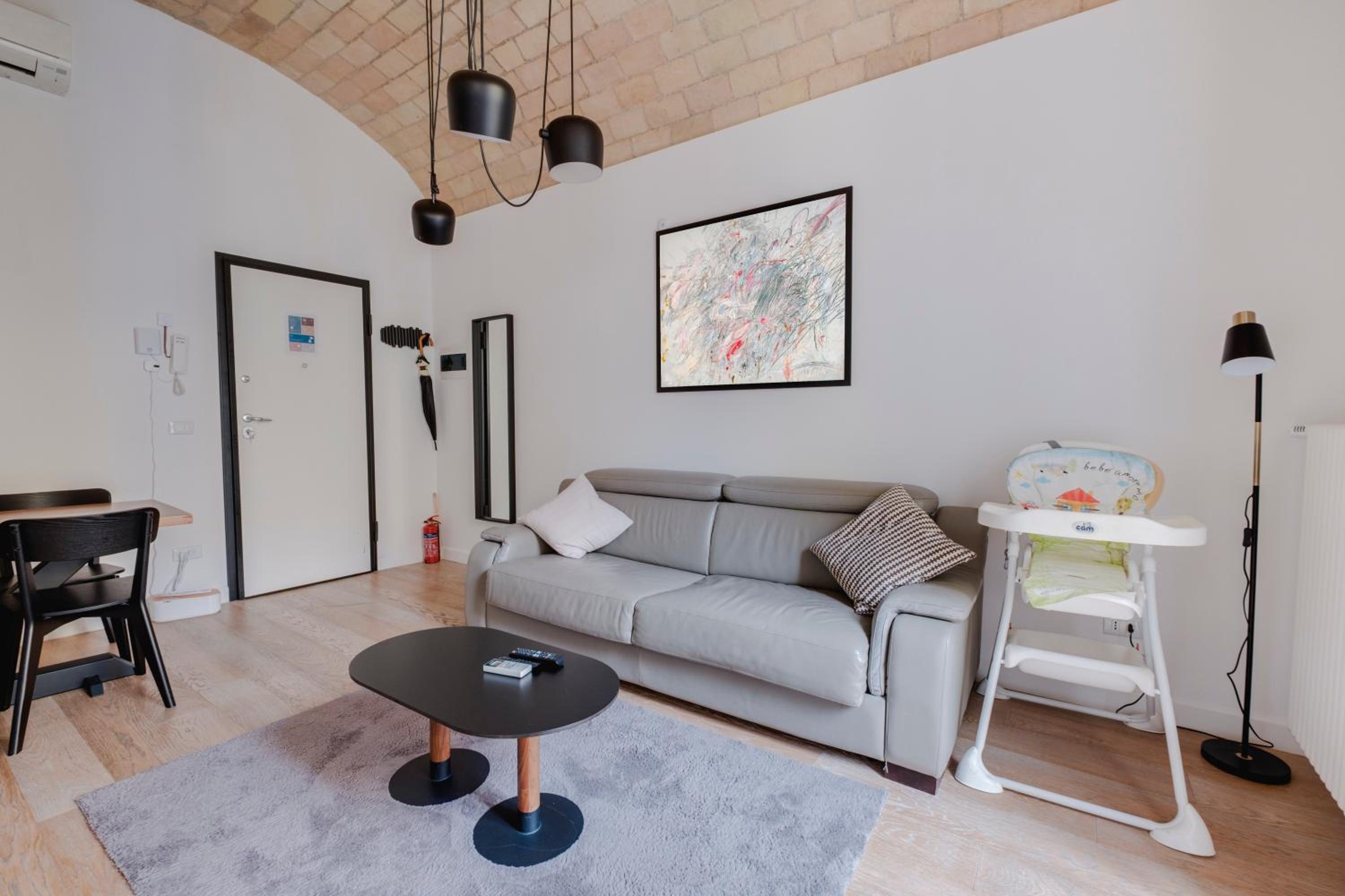 Charming Vatican Apartment with Balcony 6B