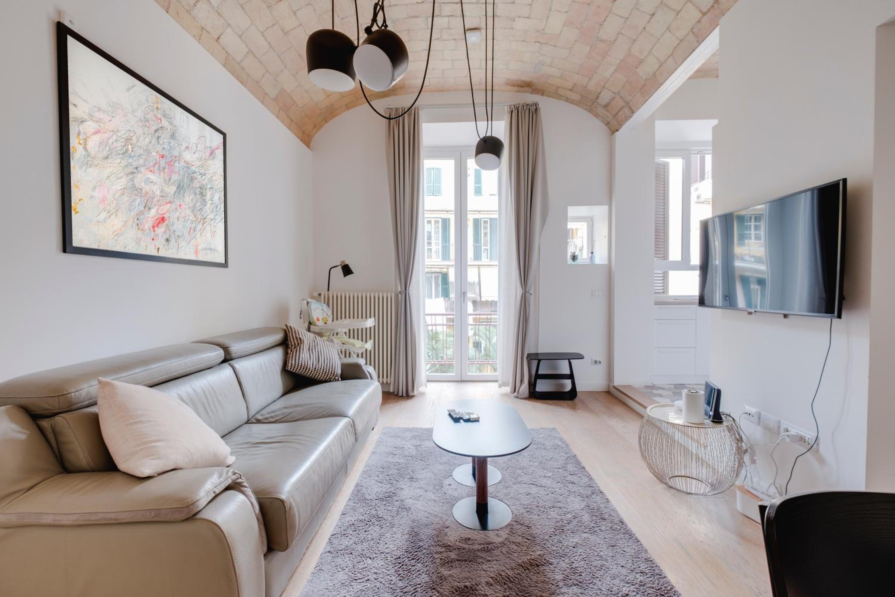 Charming Vatican Apartment with Balcony 6B