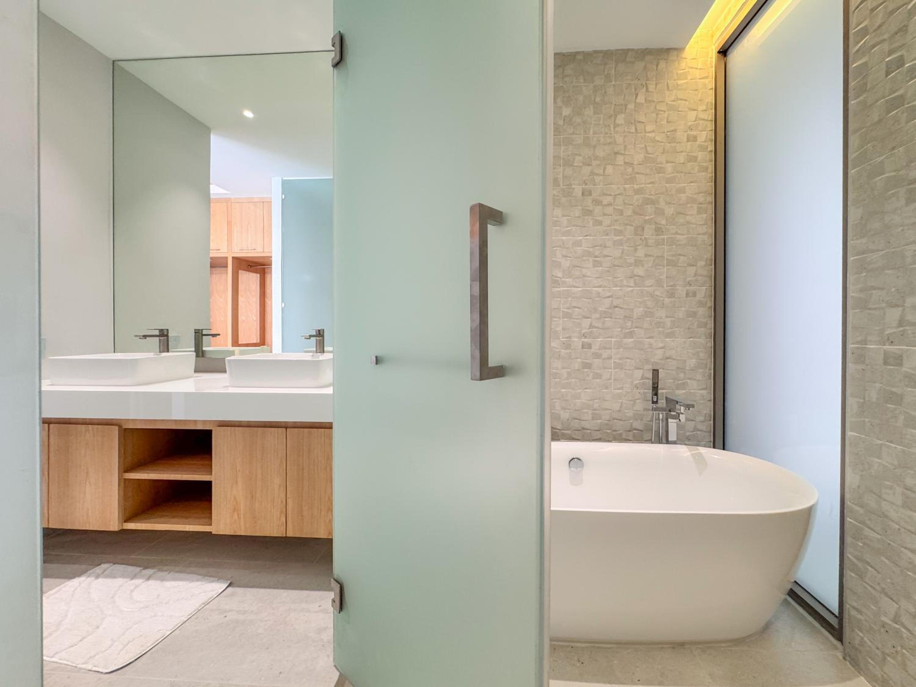 4BR Private Pool Villa near Laguna & Beach - Lux Pride 2 by Warm Plus