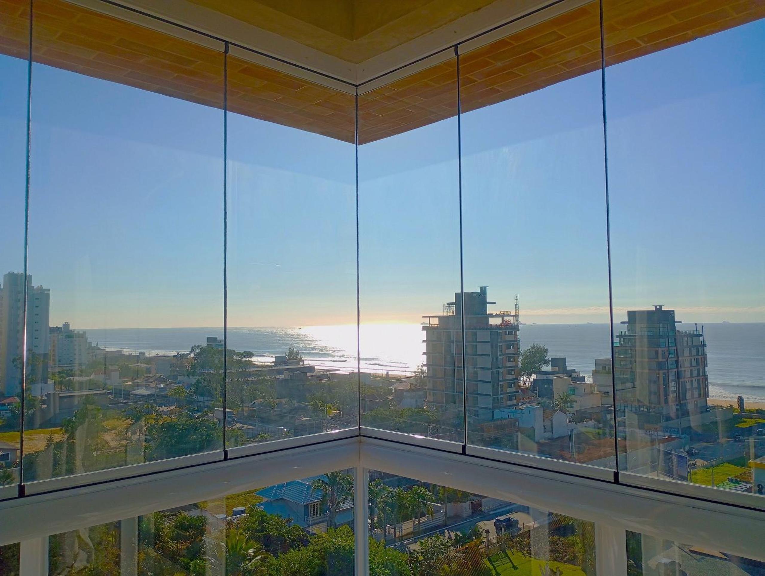 Sophisticated stay 200m from Praia Brava - EHI