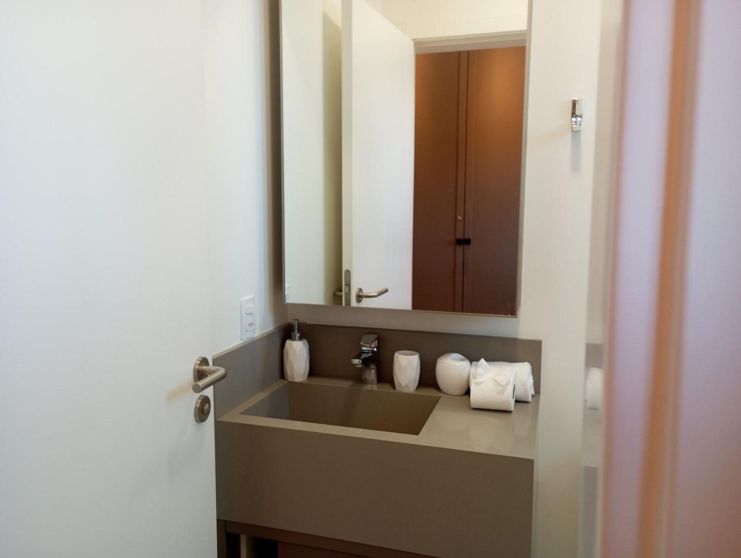 Sophisticated stay 200m from Praia Brava - EHI