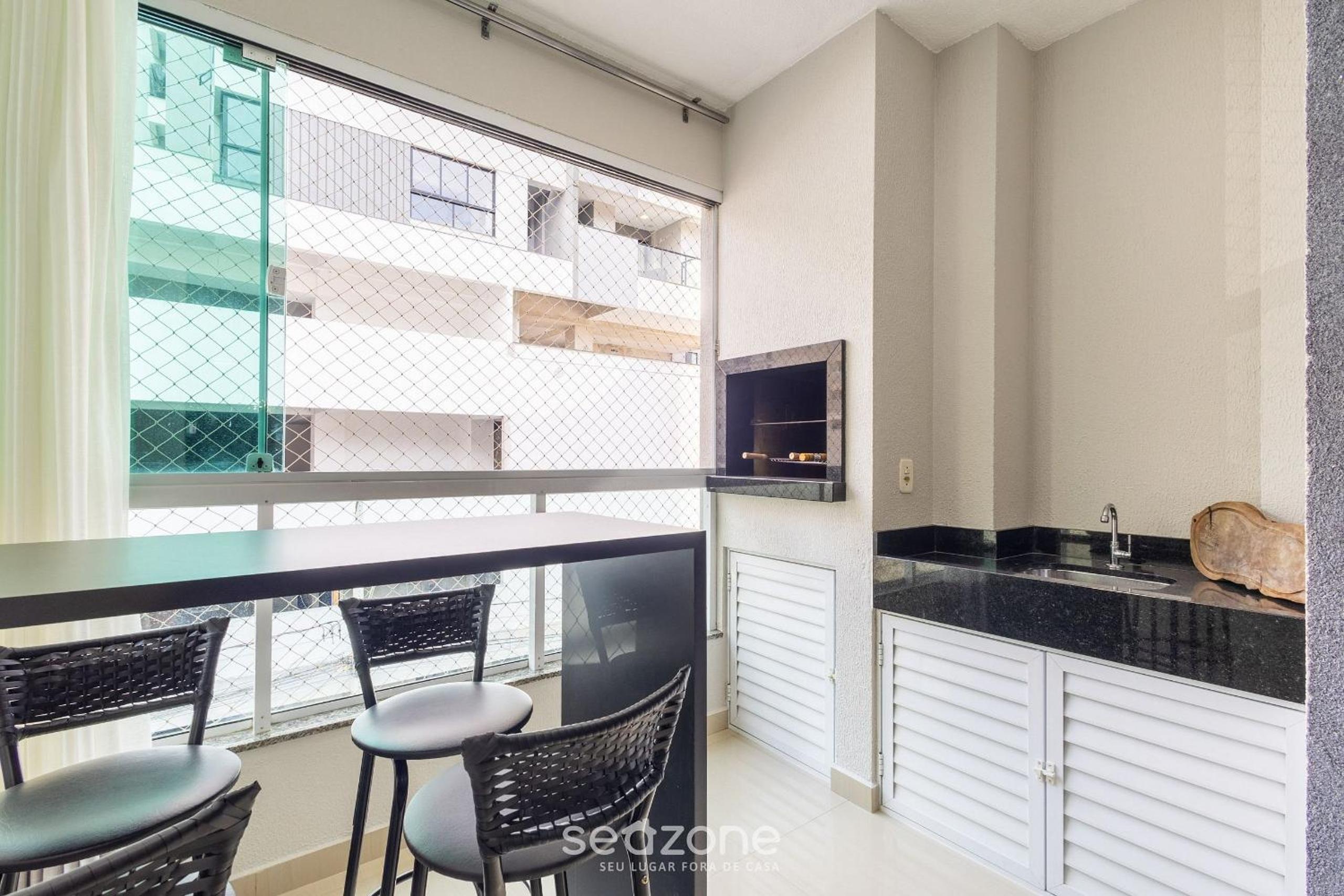 2BR Apt–BBQ, Garage, Near Beach – LTL0301