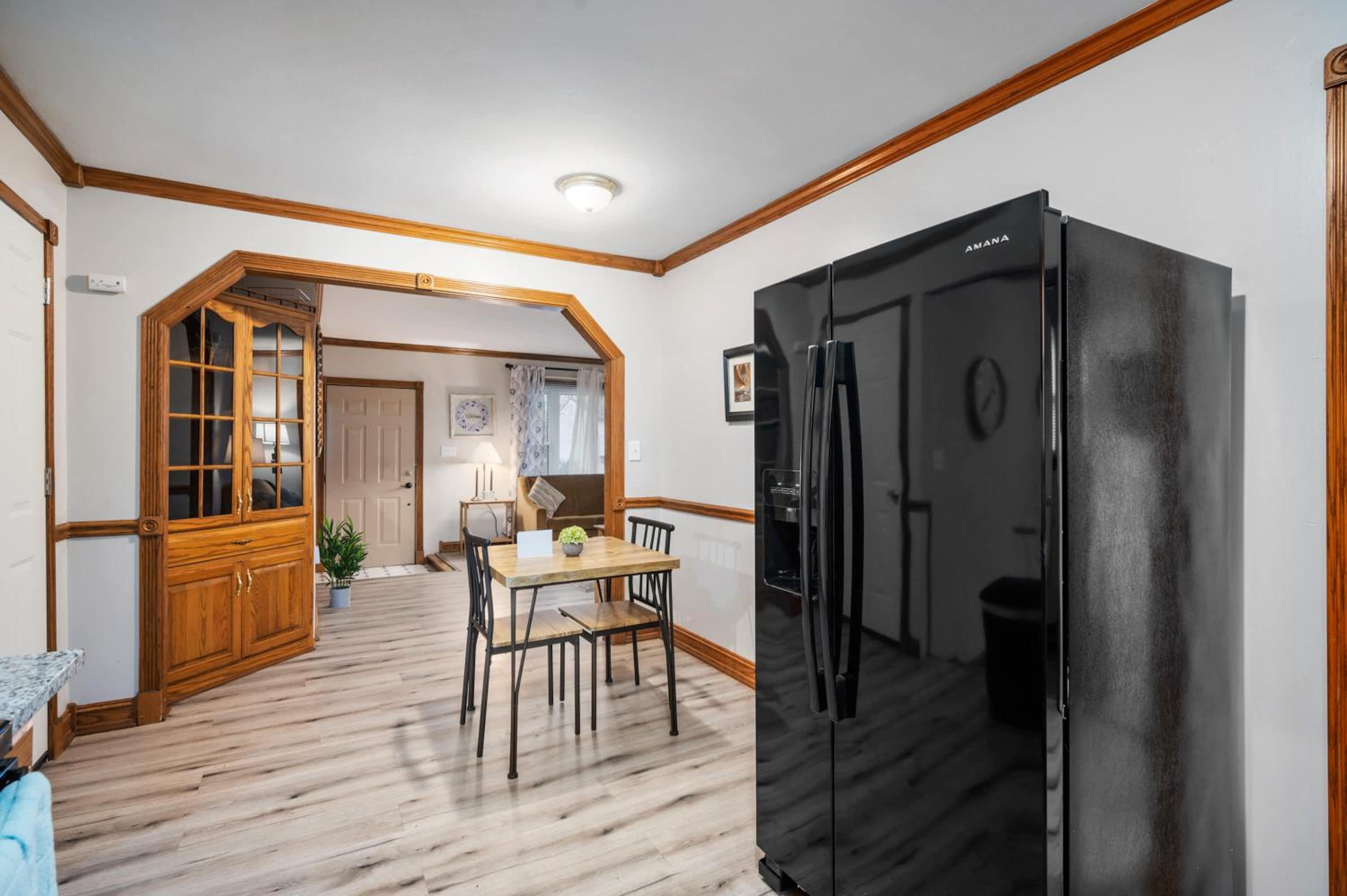 Near Downtown Modern Interior - Chapel Hill Charm