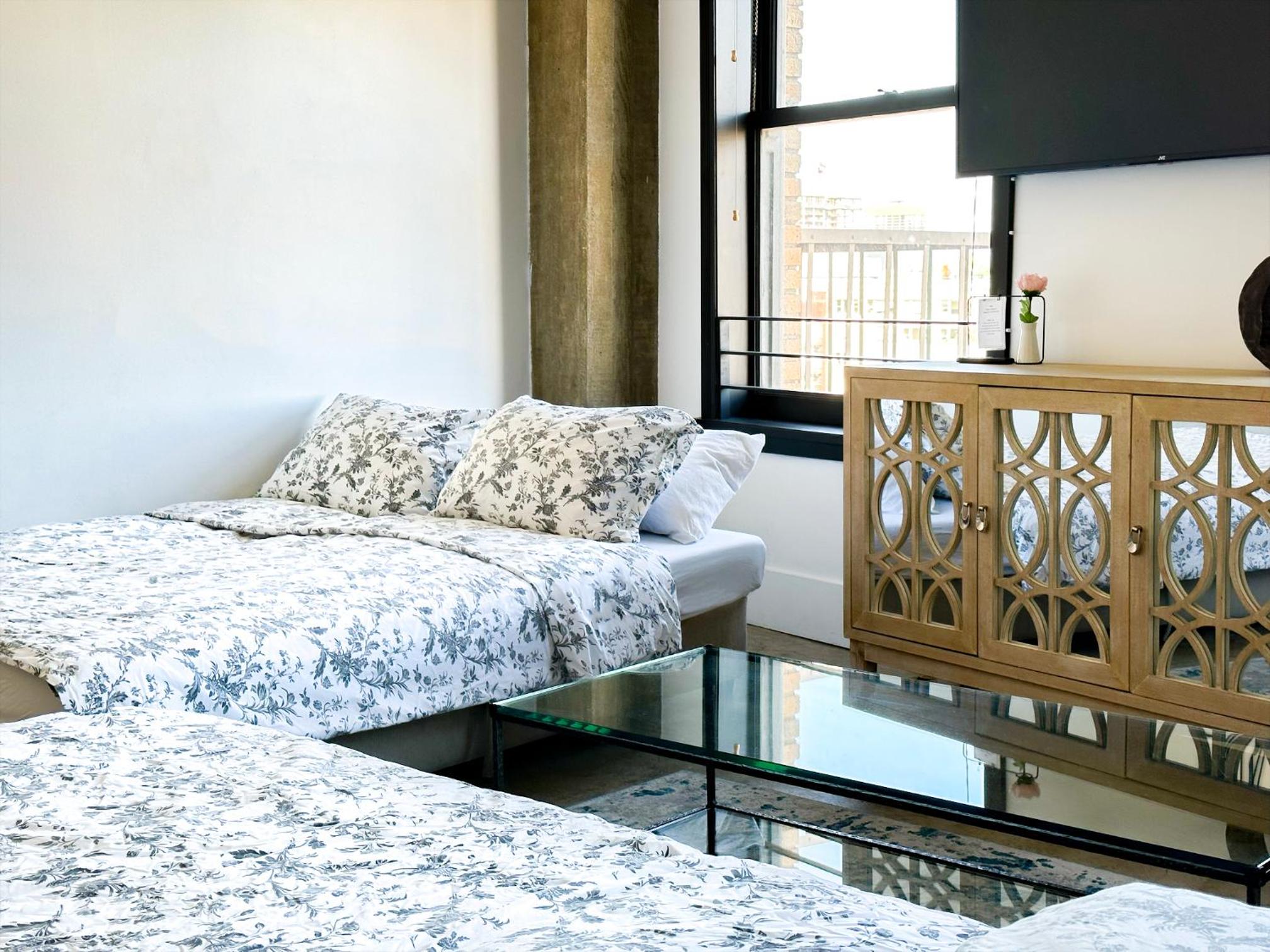 Stylish loft 2 queens & 2 sofas