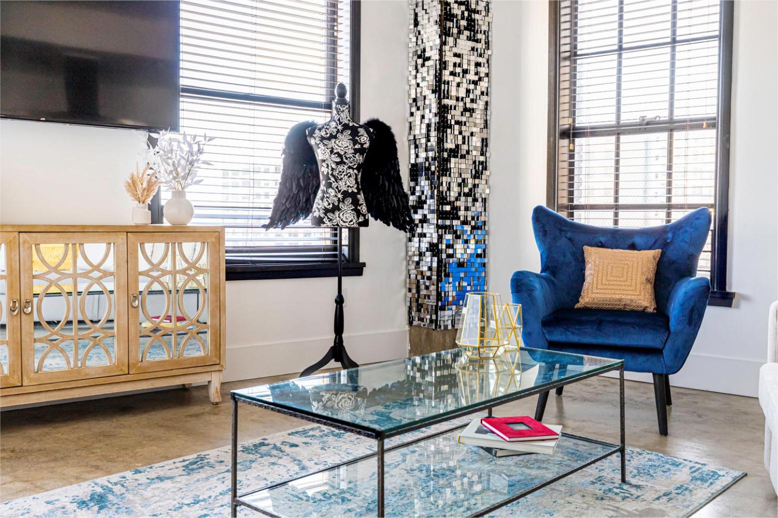 Stylish loft 2 queens & 2 sofas