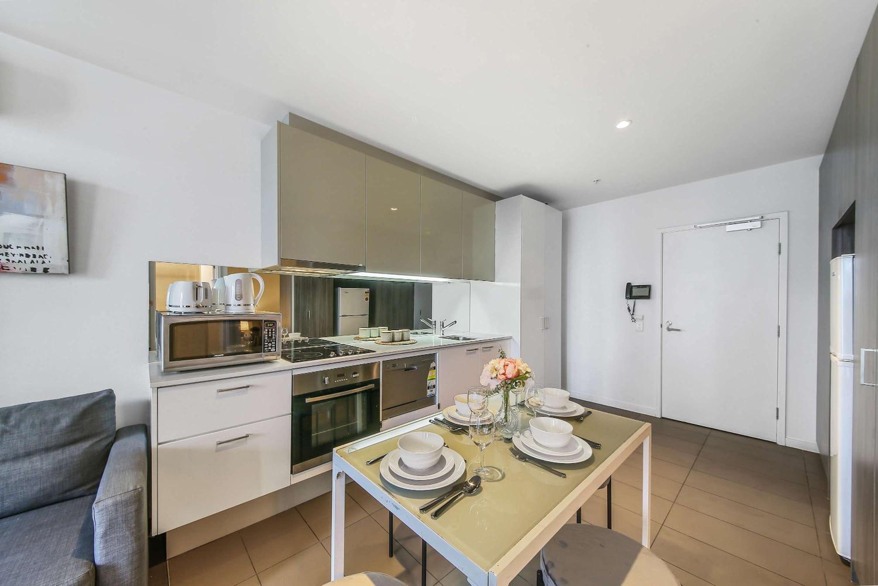 Perfectly Located 2BR Apartment by Southern Cross