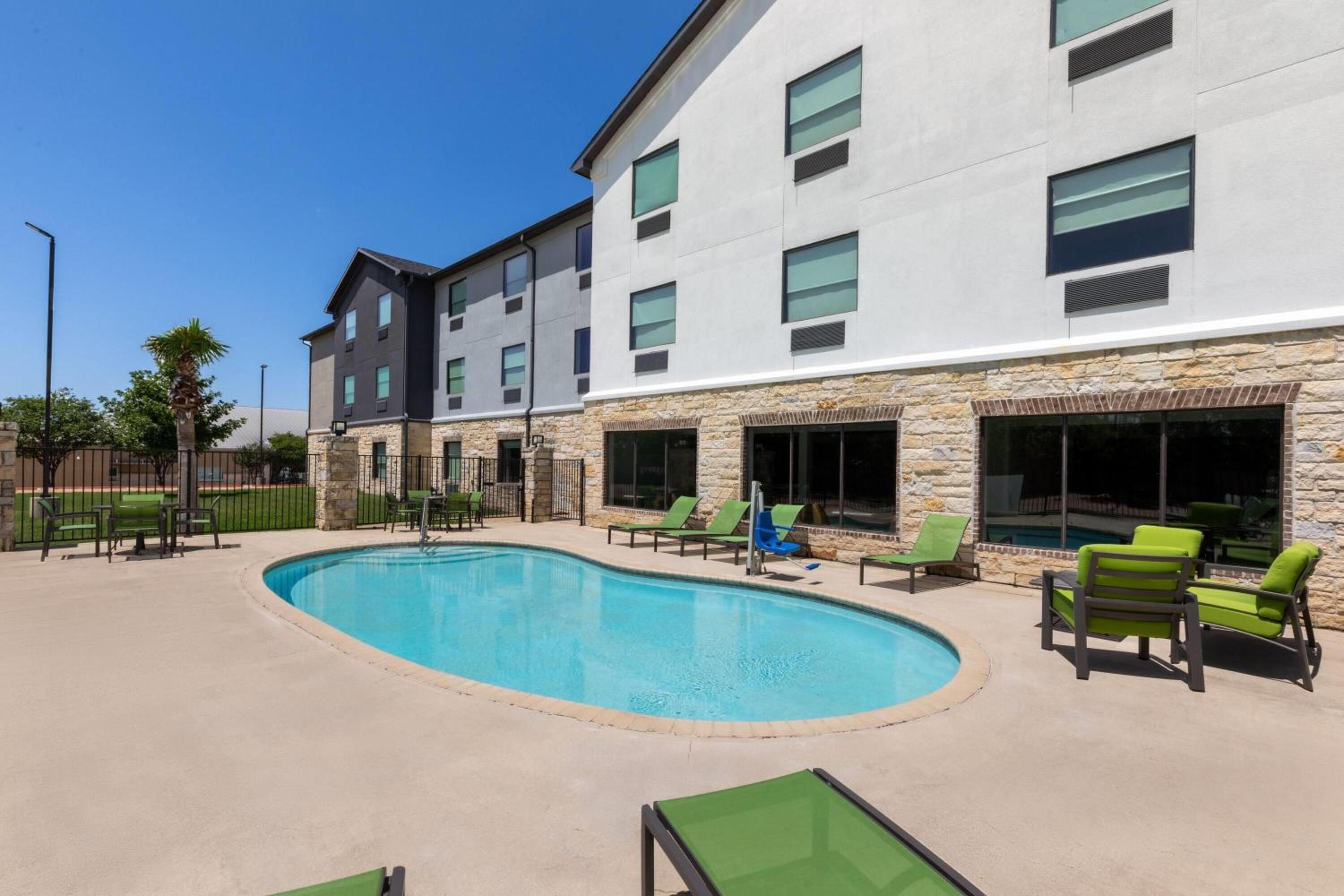 Hawthorn Extended Stay by Wyndham College Station South