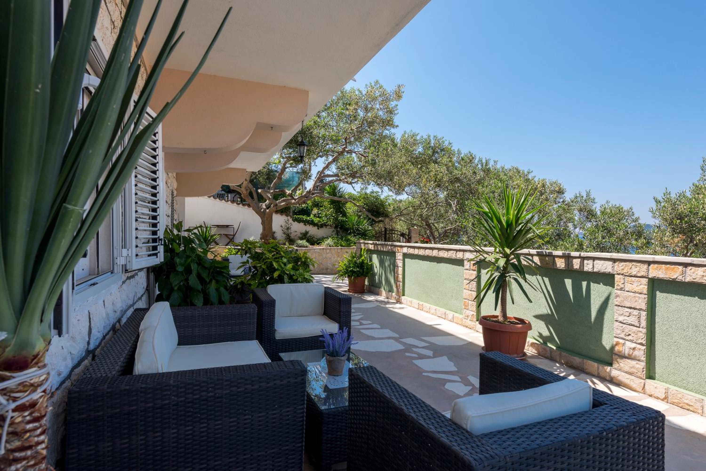 Relaxing Beach holiday house view 4