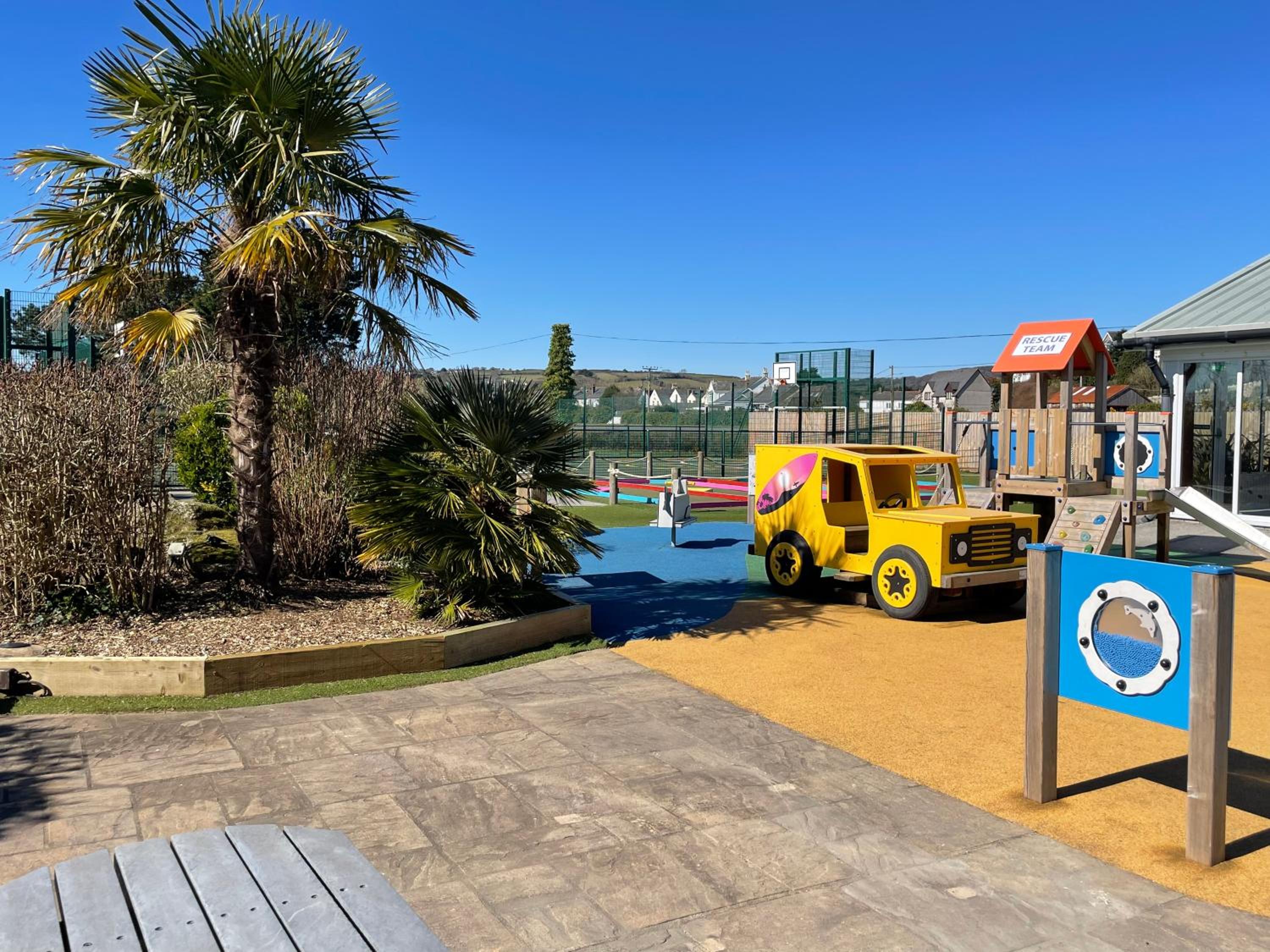 Golden Dunes Retreat, Dog-Friendly Stay at Par Sands Holiday Park, Cornwall