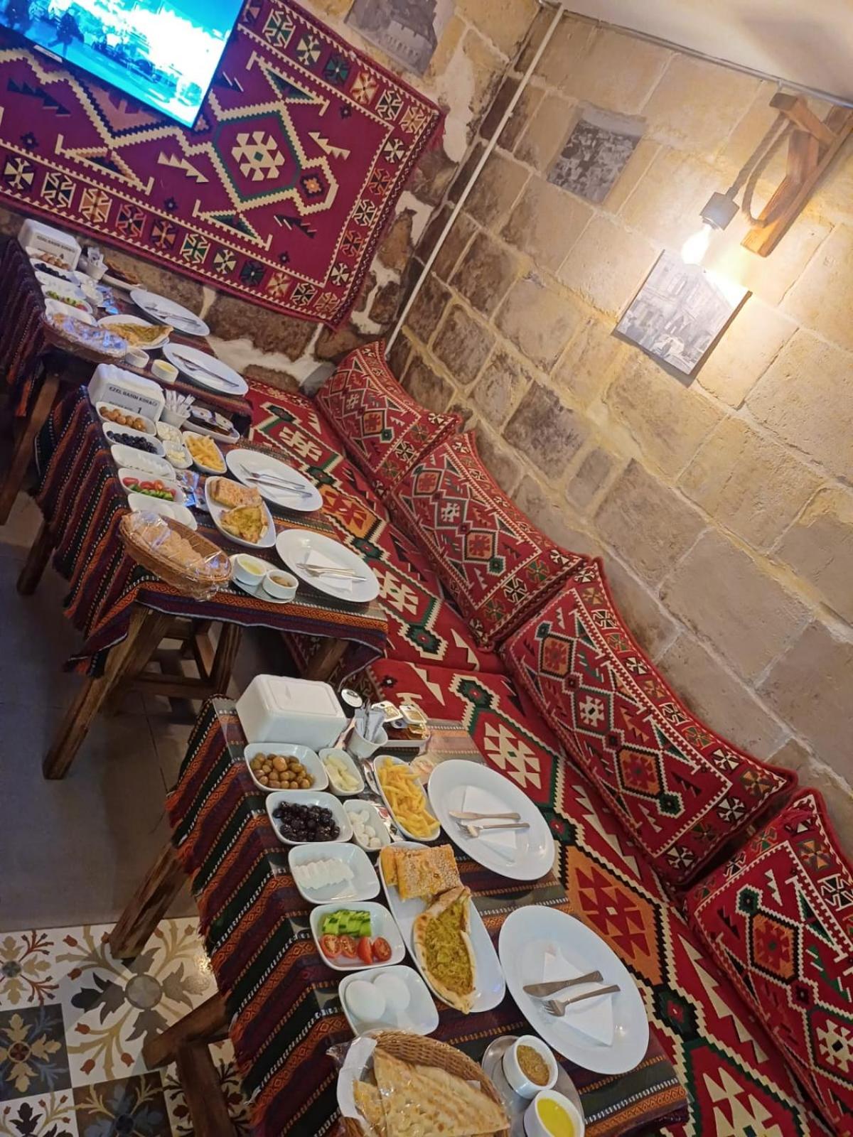 EZEL HANIM KONAĞI