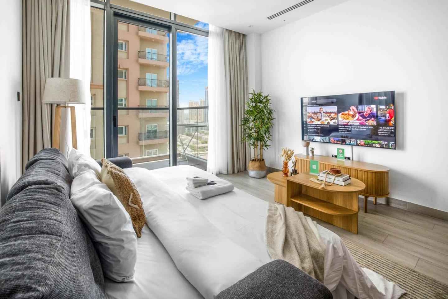 Comfy 1BR w Cinema Room Business Centre Pool Table and Sauna