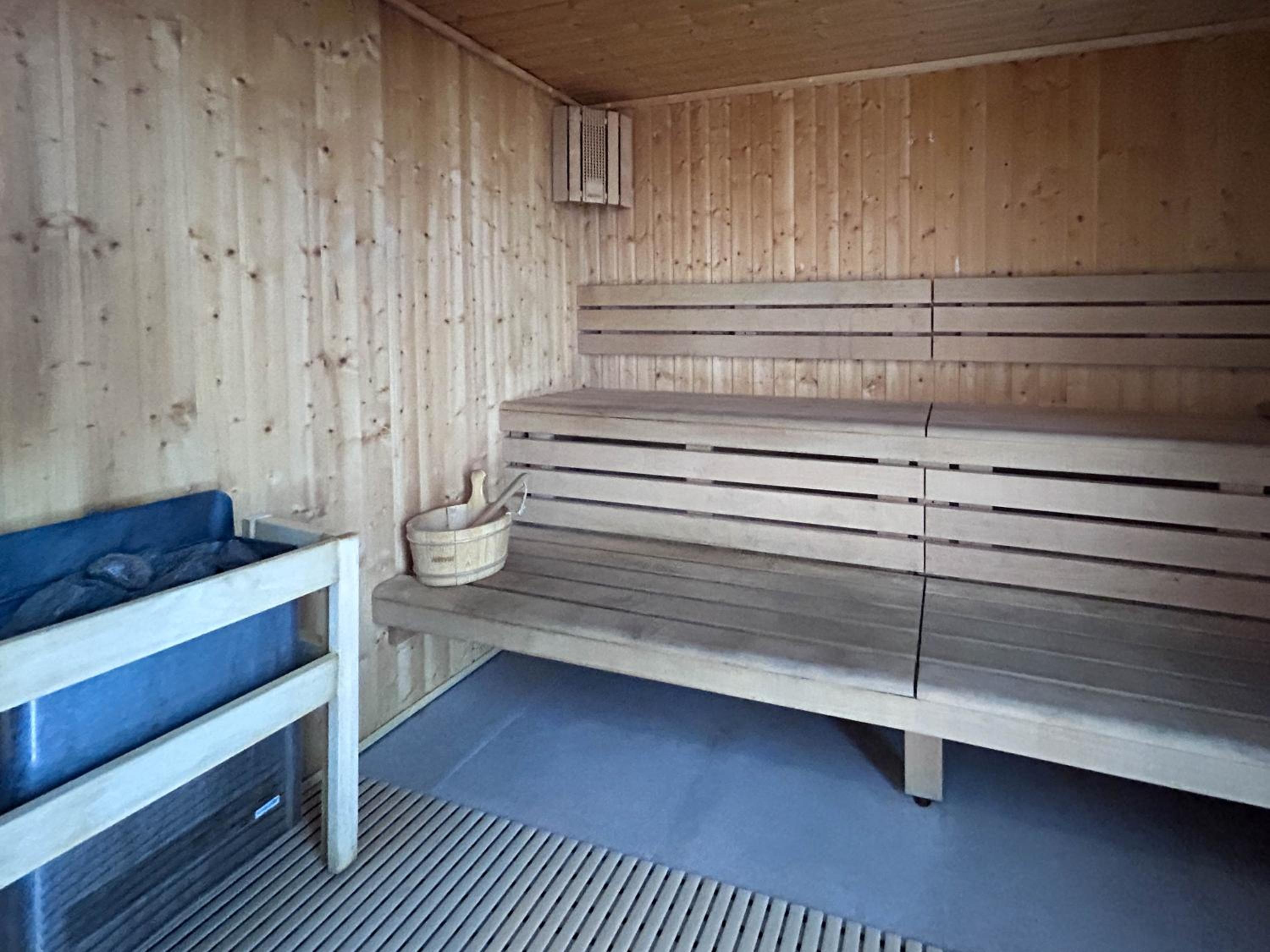 Comfy 1BR w Cinema Room Business Centre Pool Table and Sauna