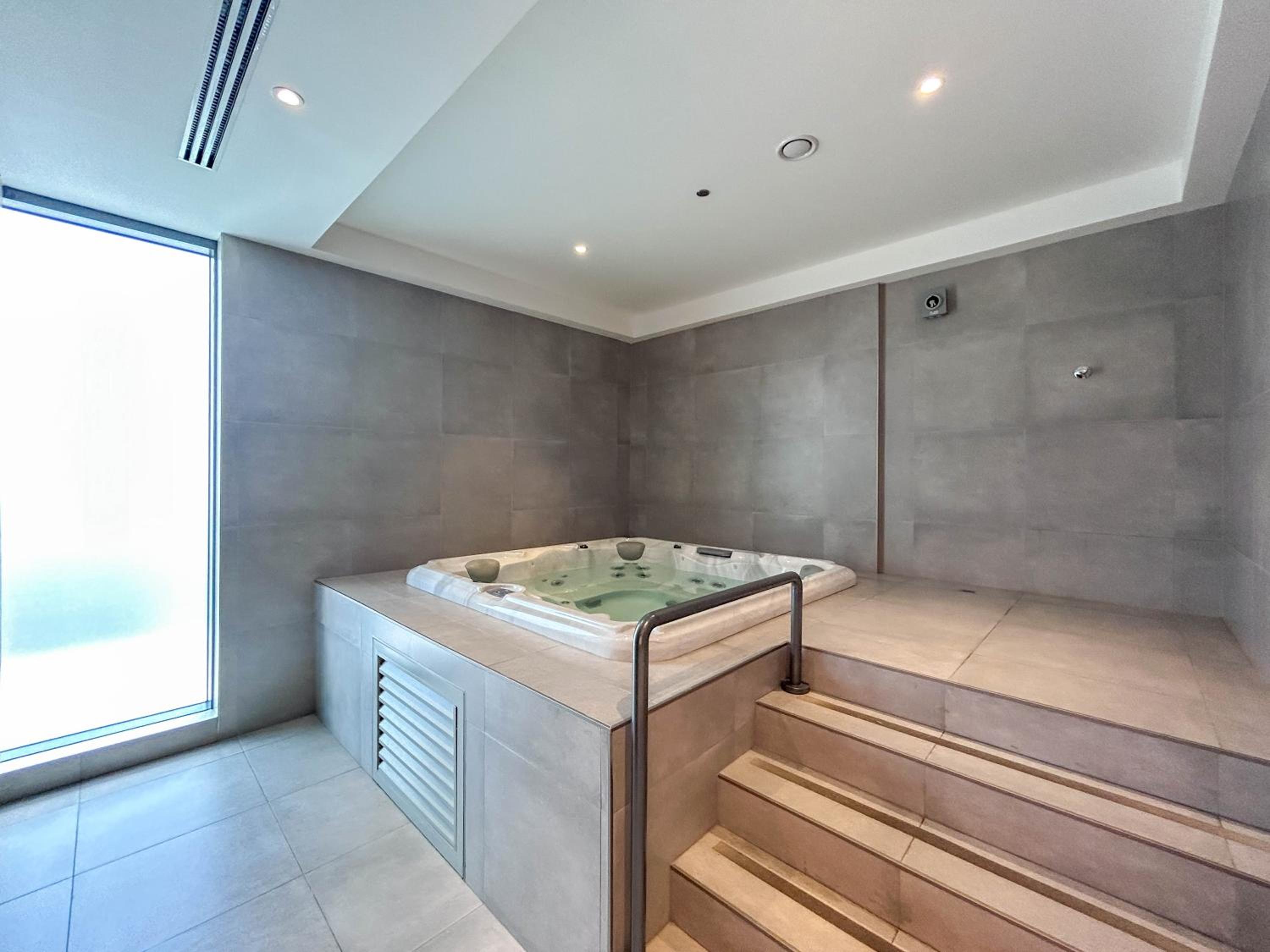 Comfy 1BR w Cinema Room Business Centre Pool Table and Sauna
