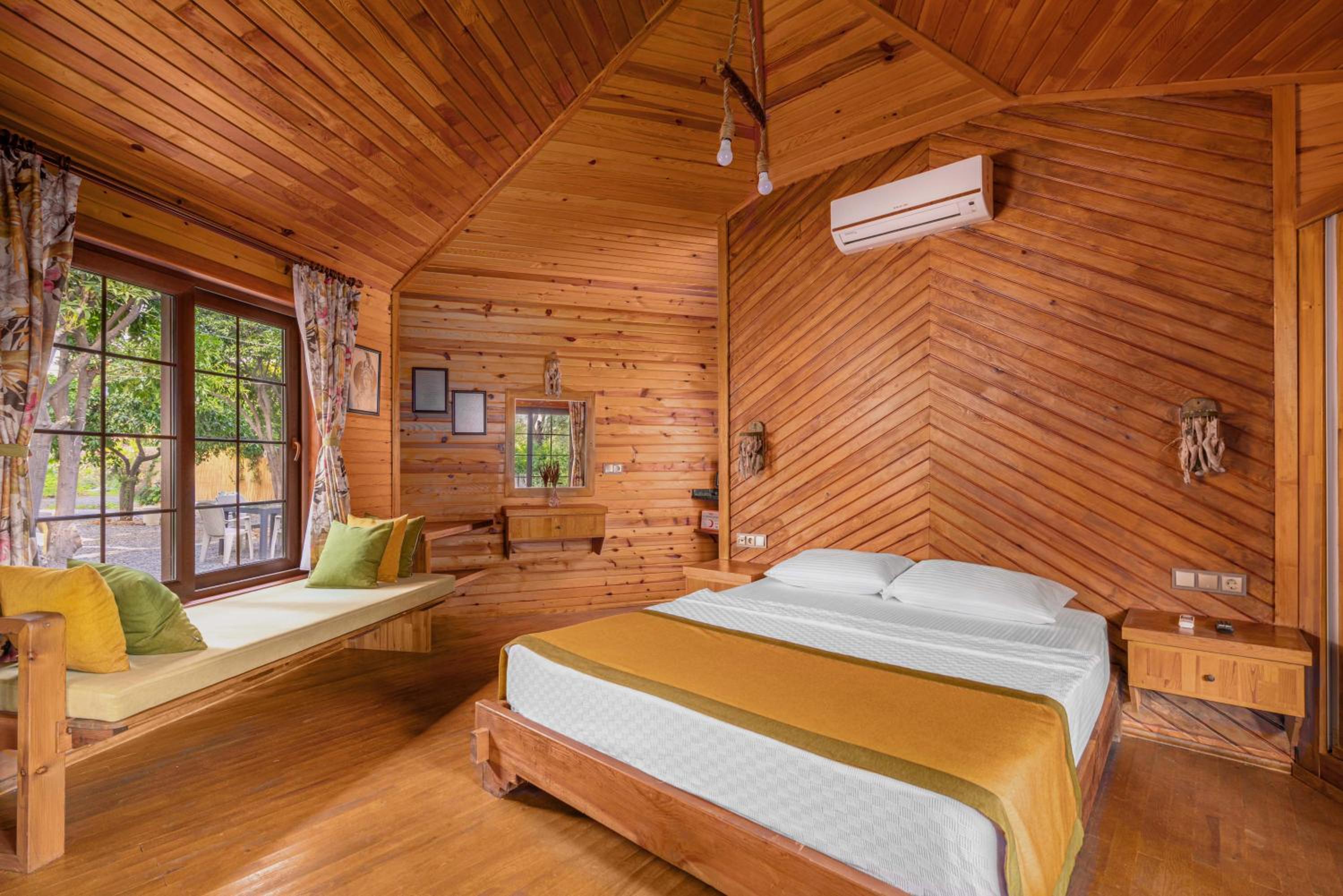 Mandarin Bungalow