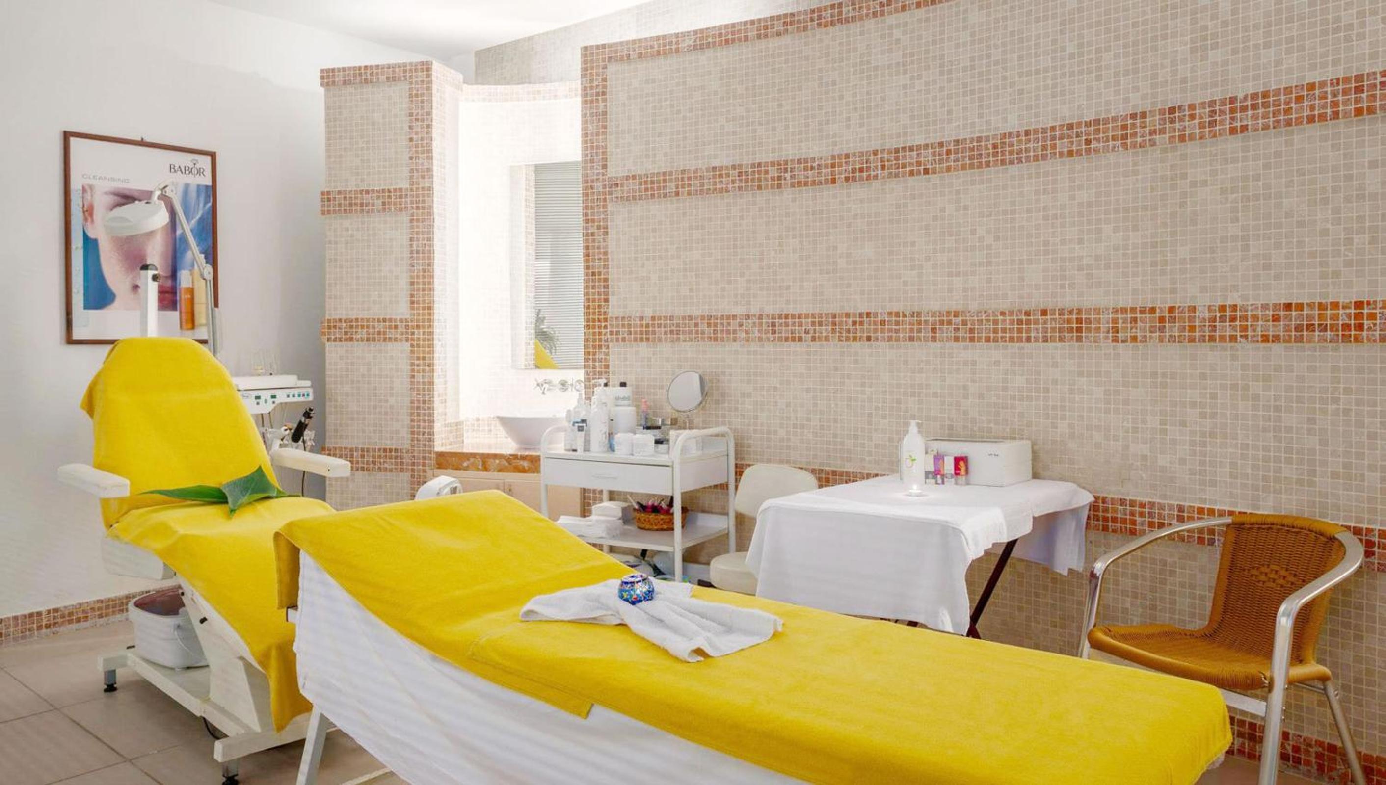 Golden Lotus Hotel - Image 13