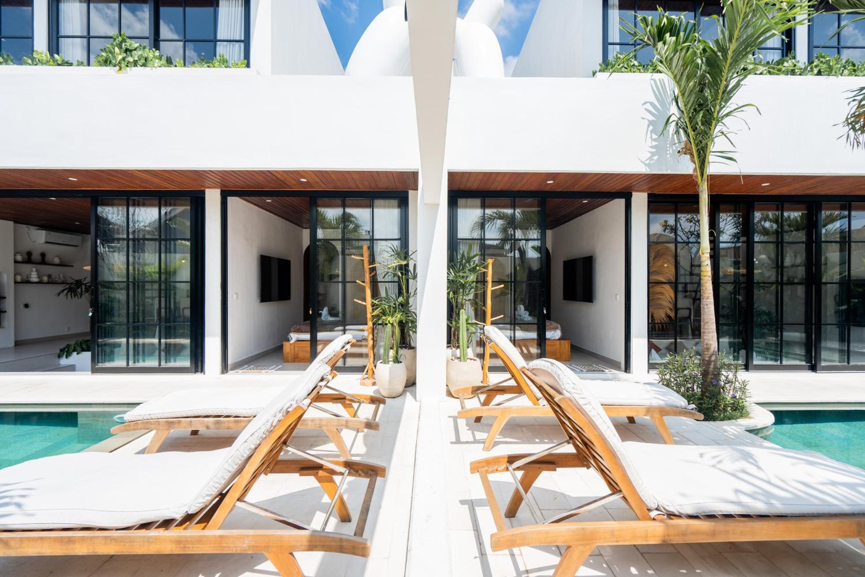 The Ultimate Villa - 8BR in Canggu Cook Included