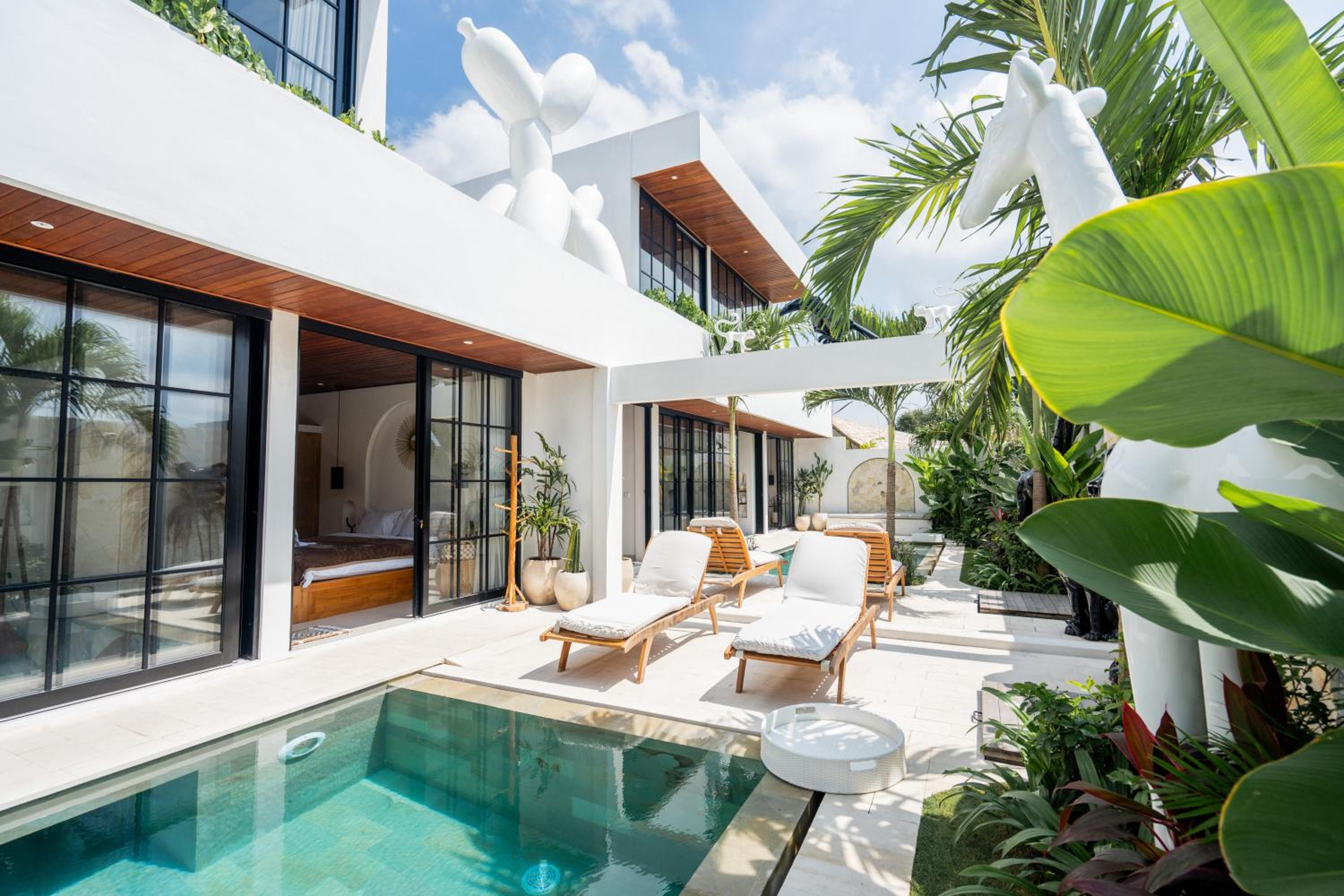 The Ultimate Villa - 8BR in Canggu Cook Included