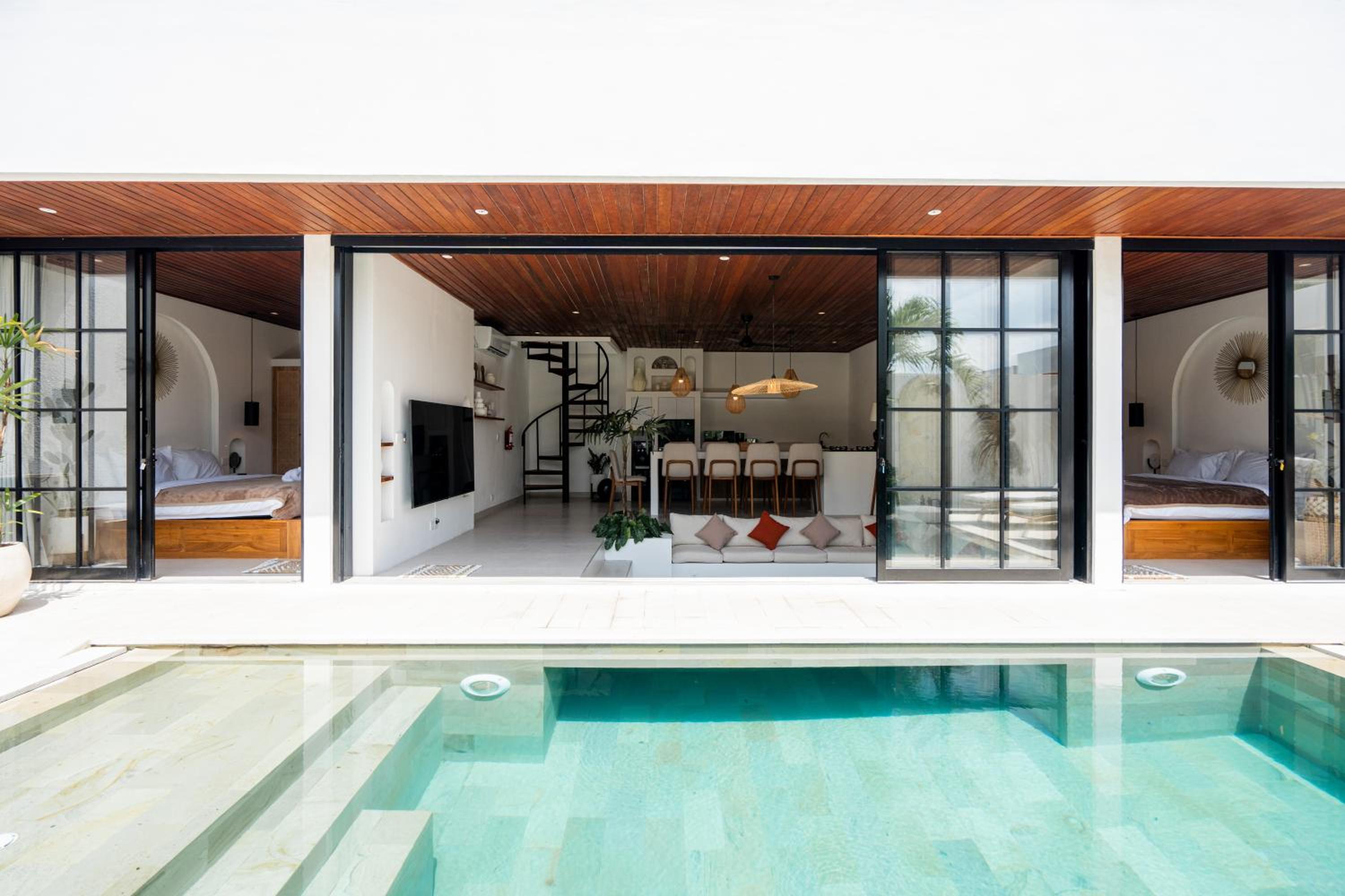 The Ultimate Villa - 8BR in Canggu Cook Included
