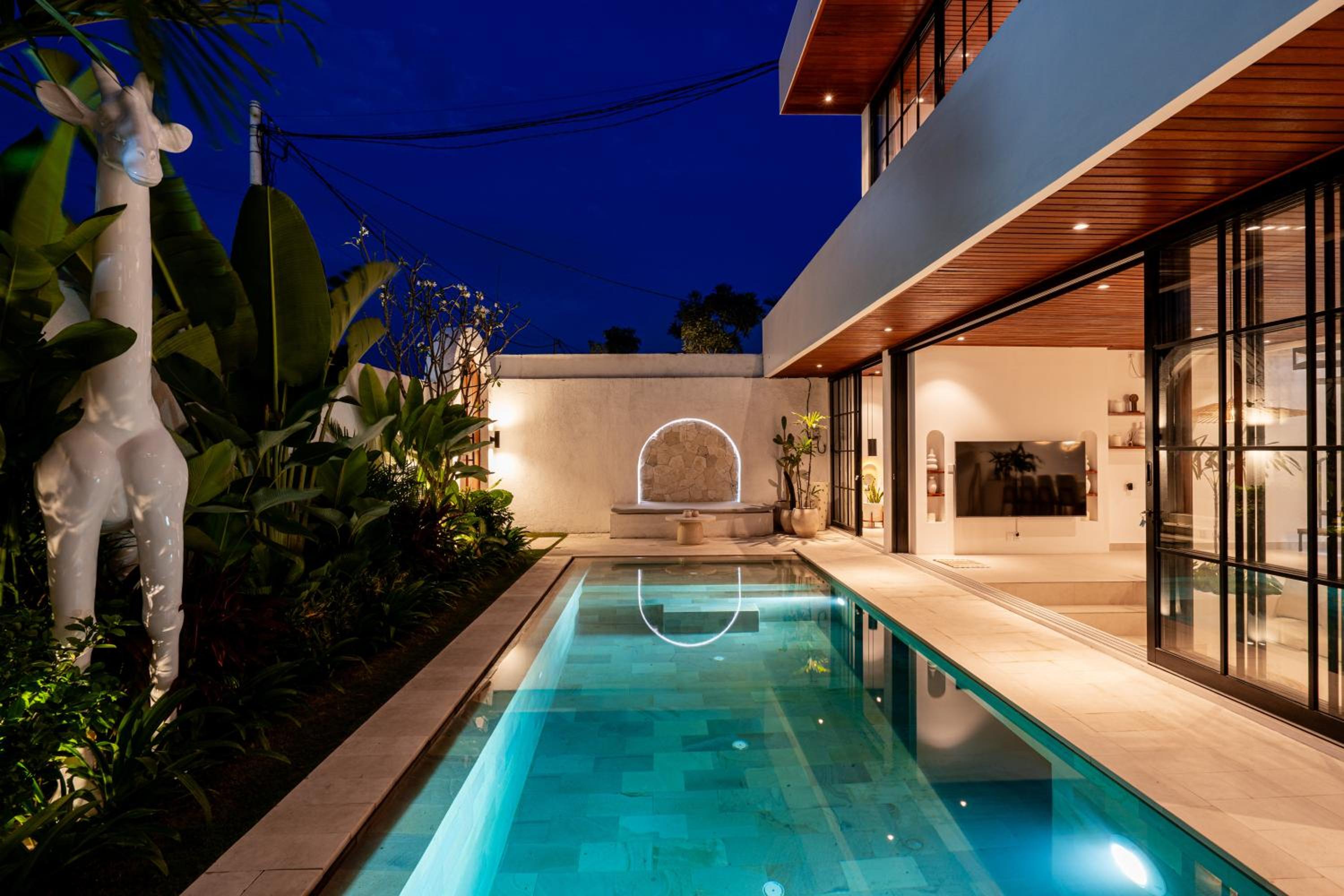The Ultimate Villa - 8BR in Canggu Cook Included