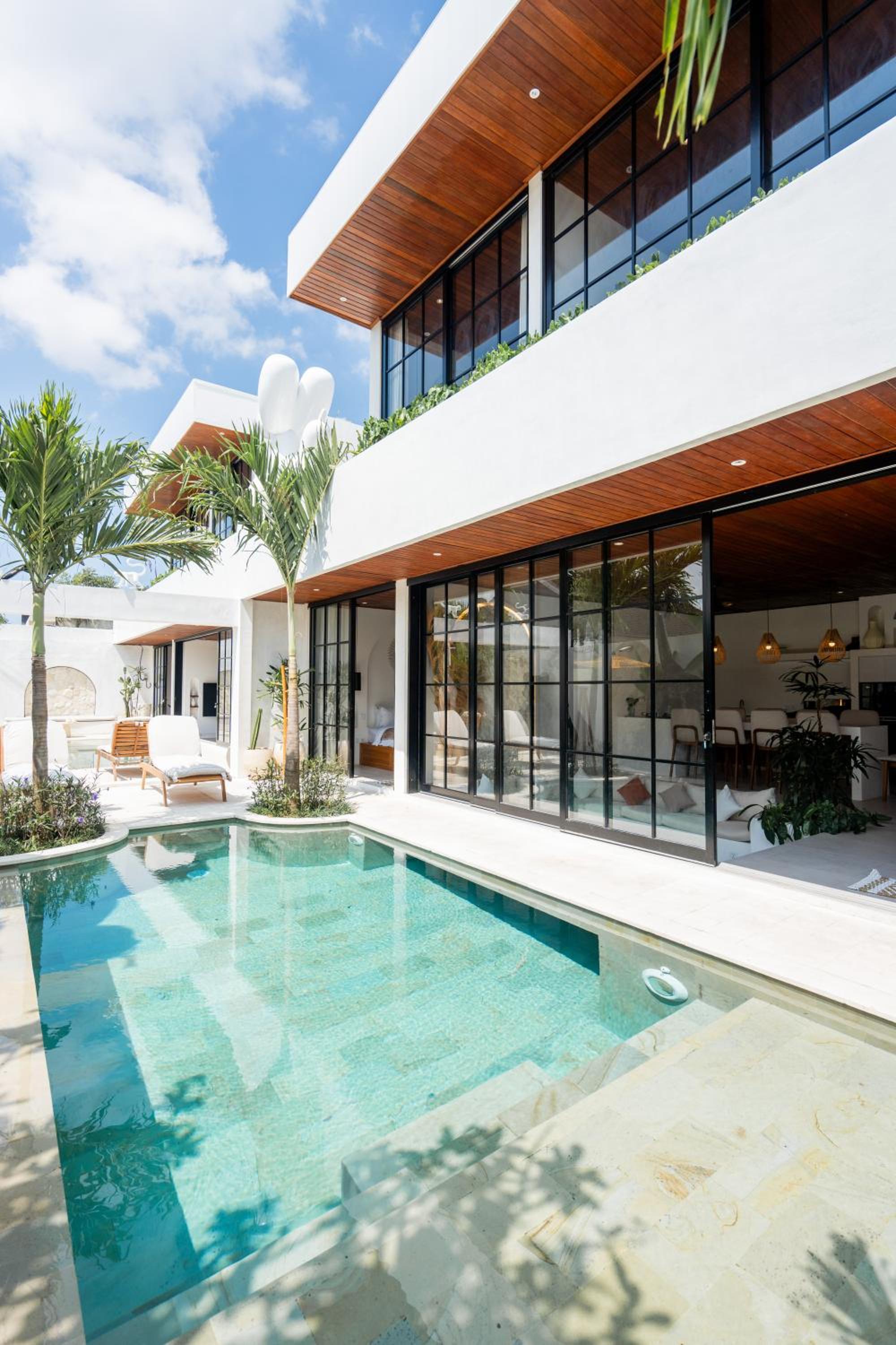 The Ultimate Villa - 8BR in Canggu Cook Included