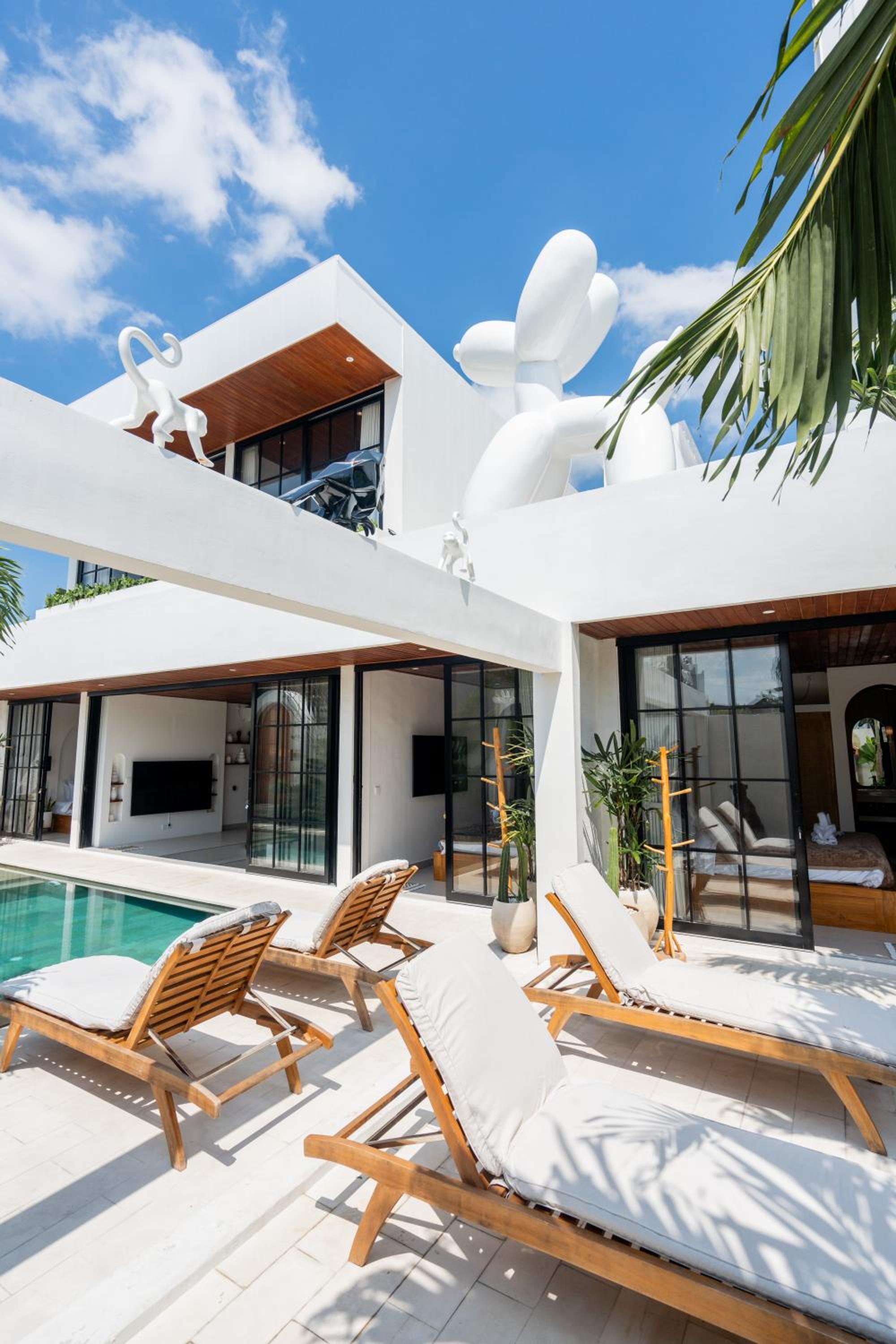 The Ultimate Villa - 8BR in Canggu Cook Included
