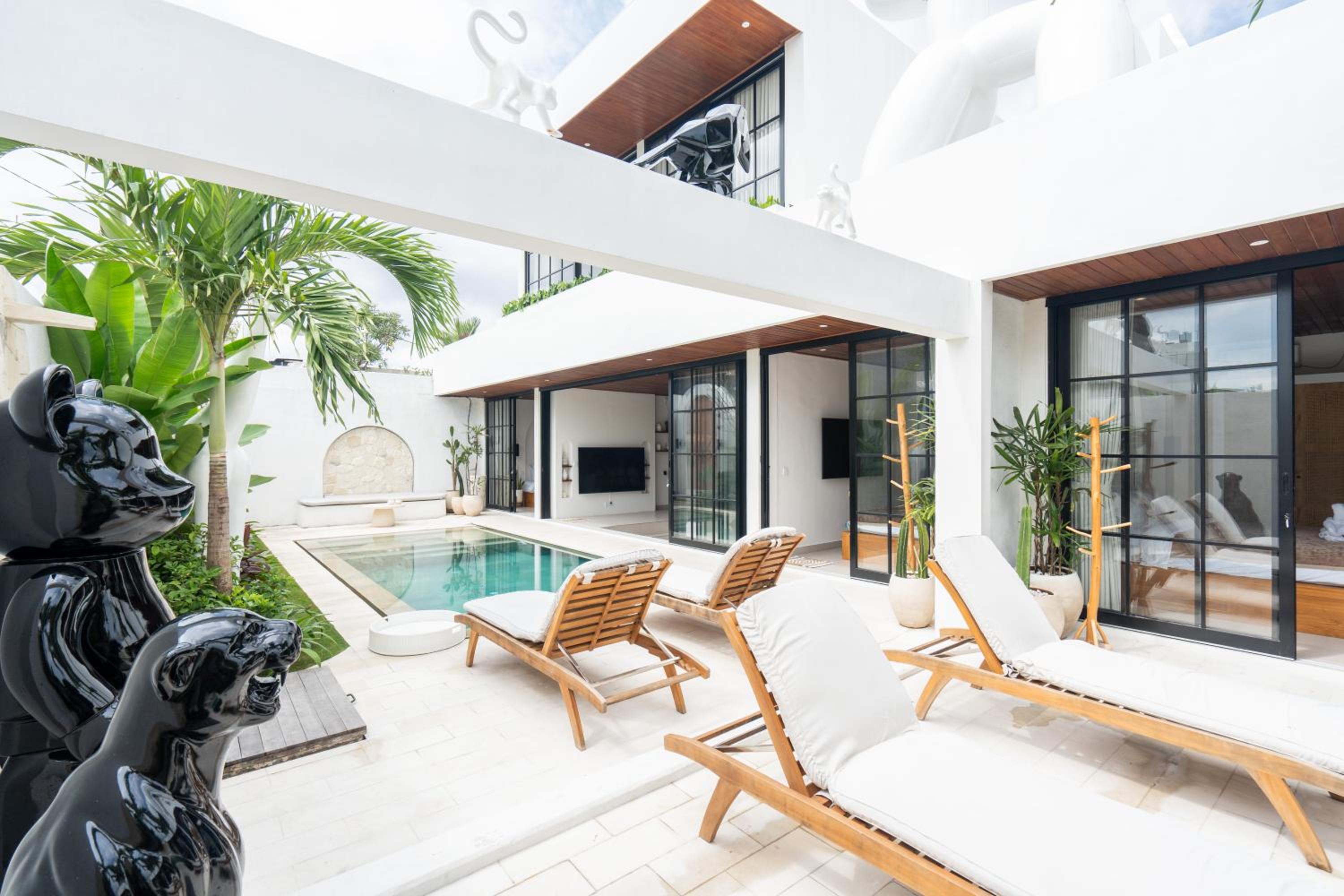 The Ultimate Villa - 8BR in Canggu Cook Included