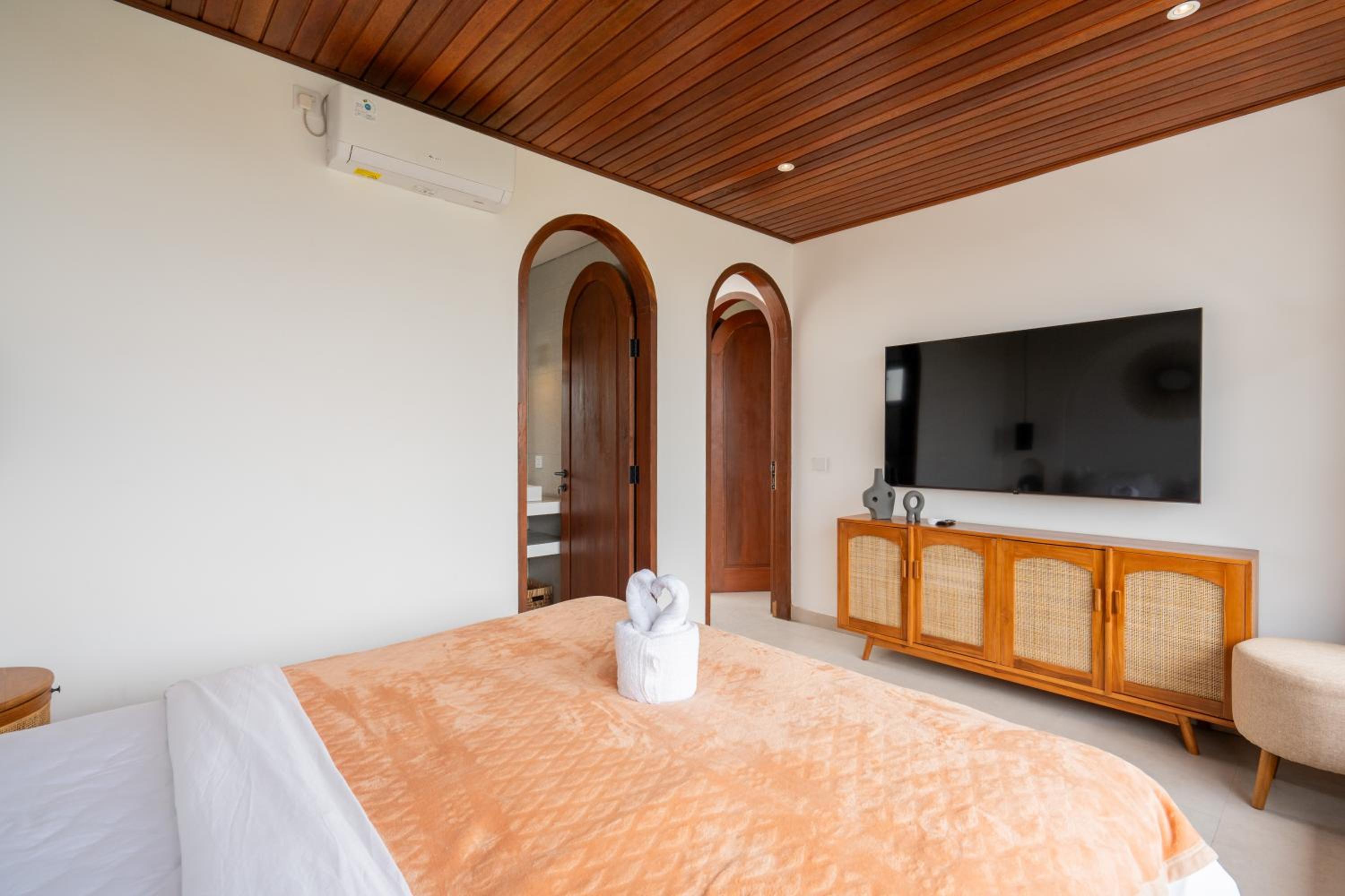 The Ultimate Villa - 8BR in Canggu Cook Included