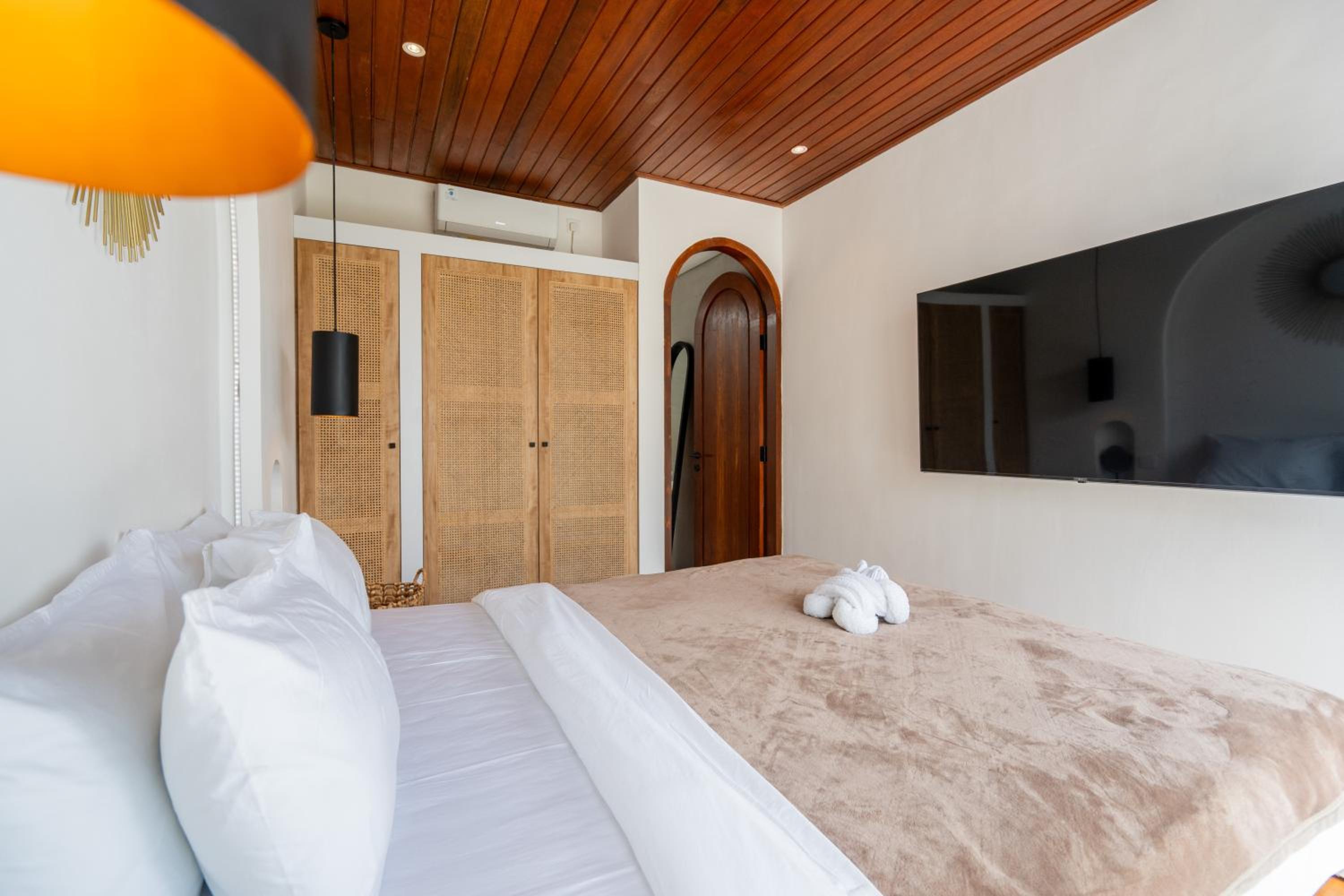 The Ultimate Villa - 8BR in Canggu Cook Included