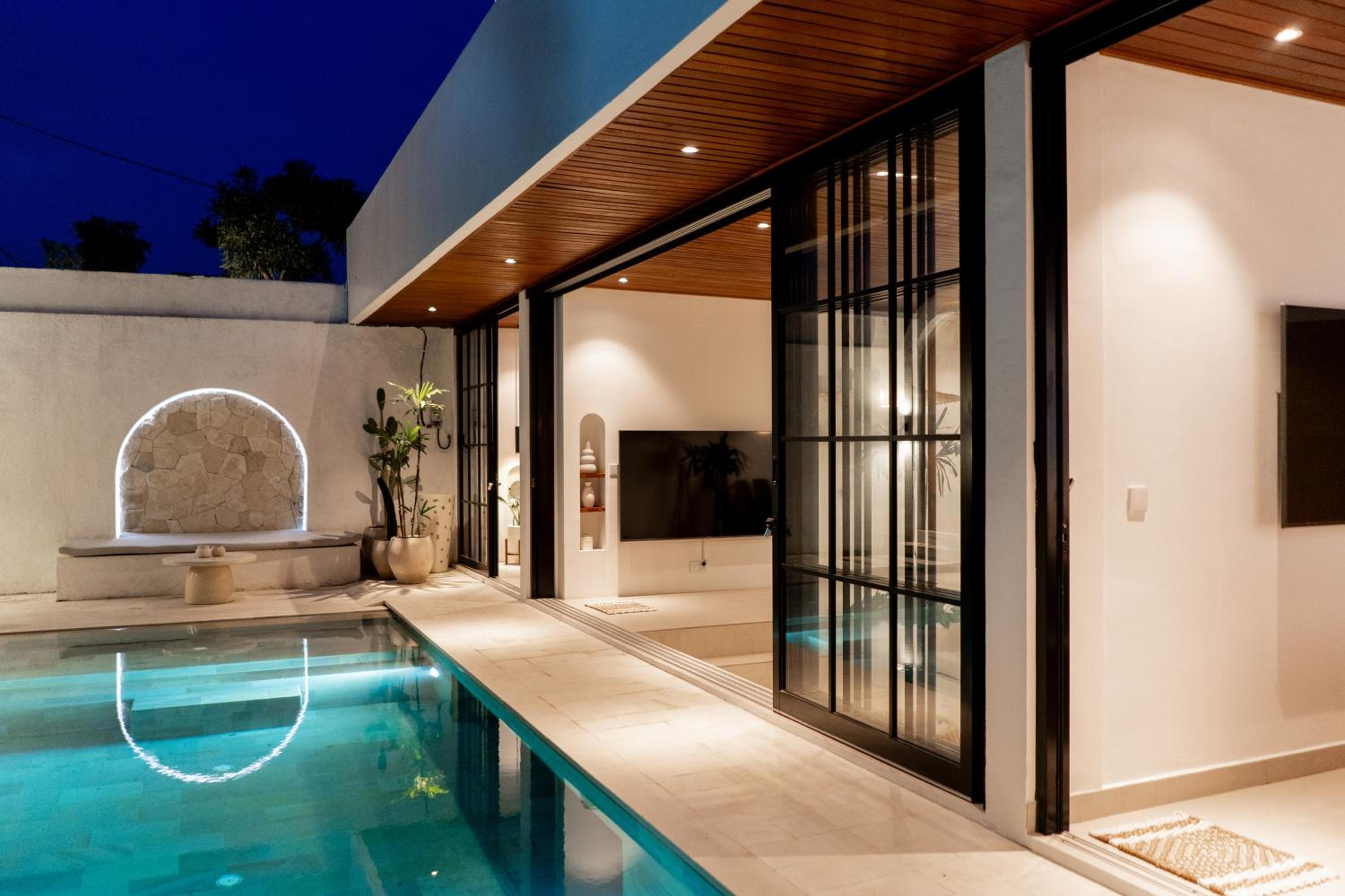 The Ultimate Villa - 8BR in Canggu Cook Included
