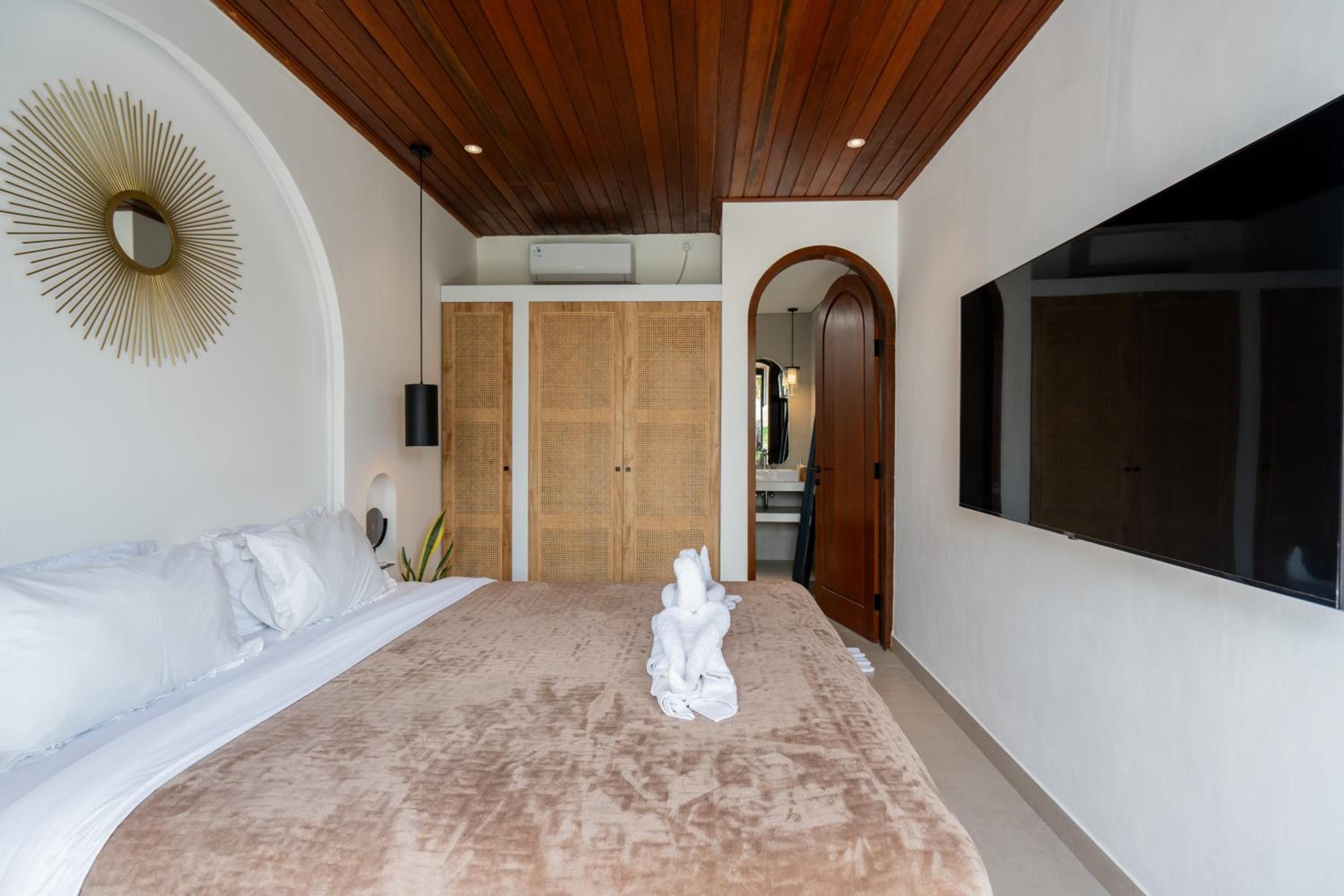 The Ultimate Villa - 8BR in Canggu Cook Included