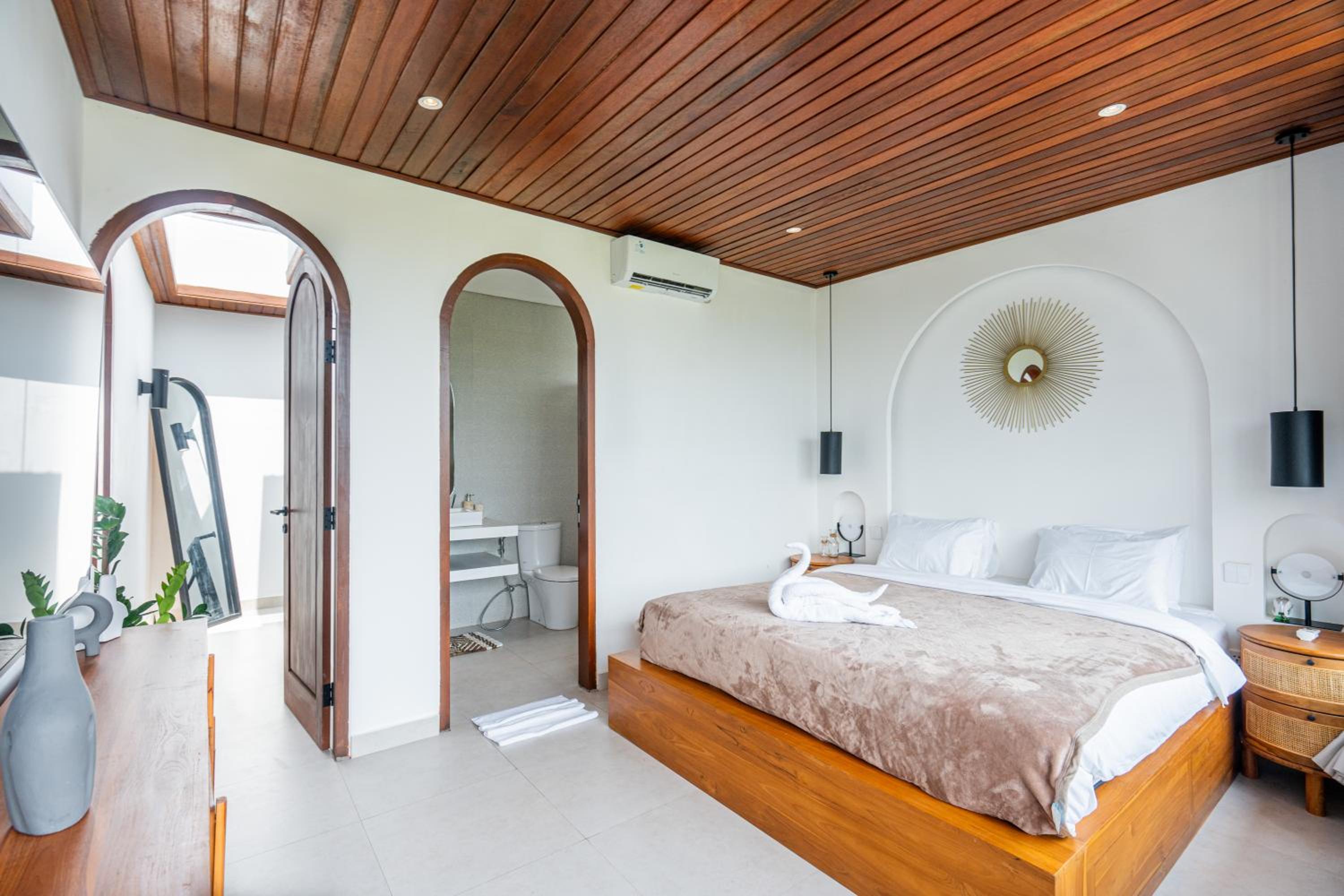 The Ultimate Villa - 8BR in Canggu Cook Included