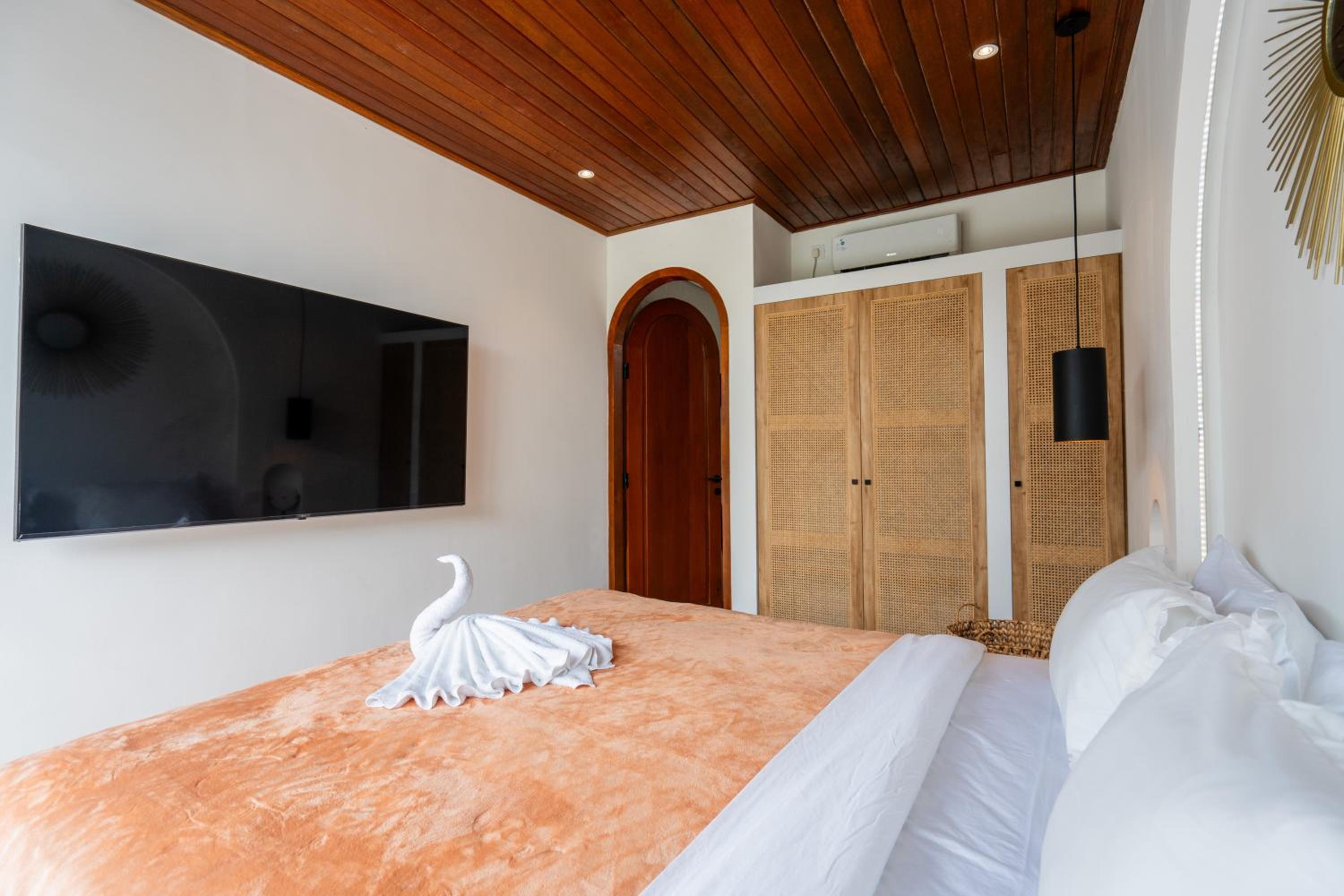 The Ultimate Villa - 8BR in Canggu Cook Included
