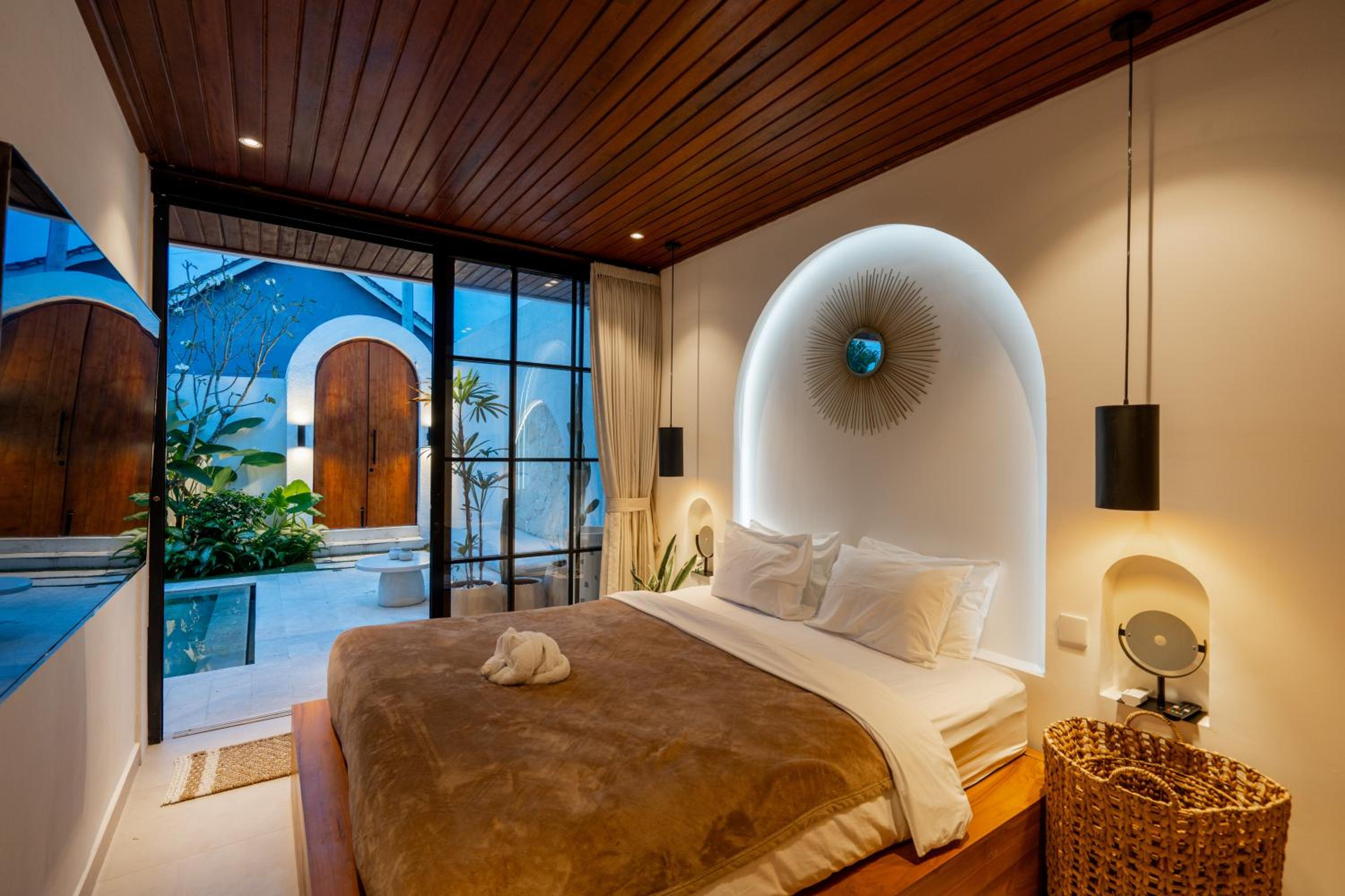 The Ultimate Villa - 8BR in Canggu Cook Included