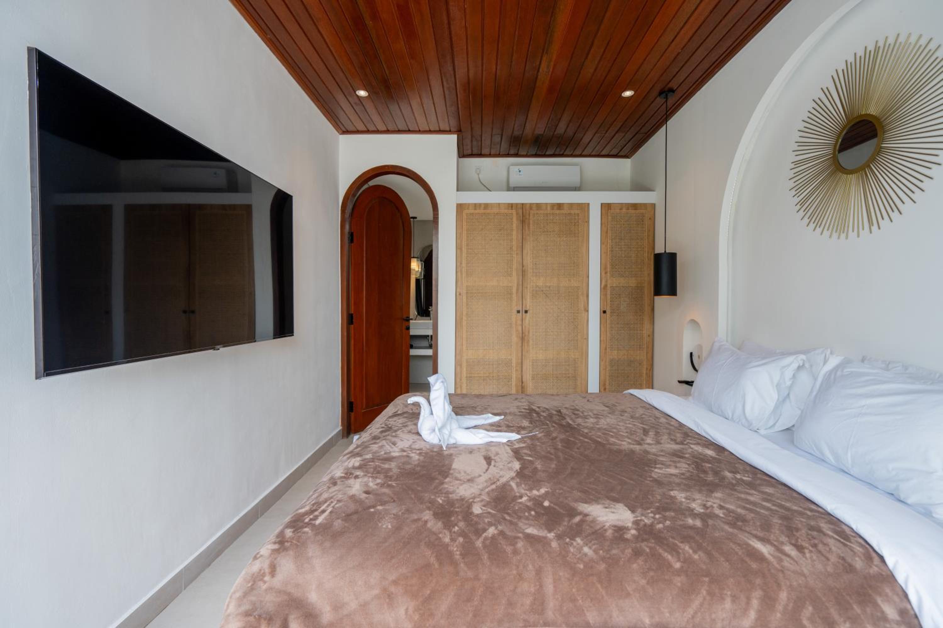 The Ultimate Villa - 8BR in Canggu Cook Included