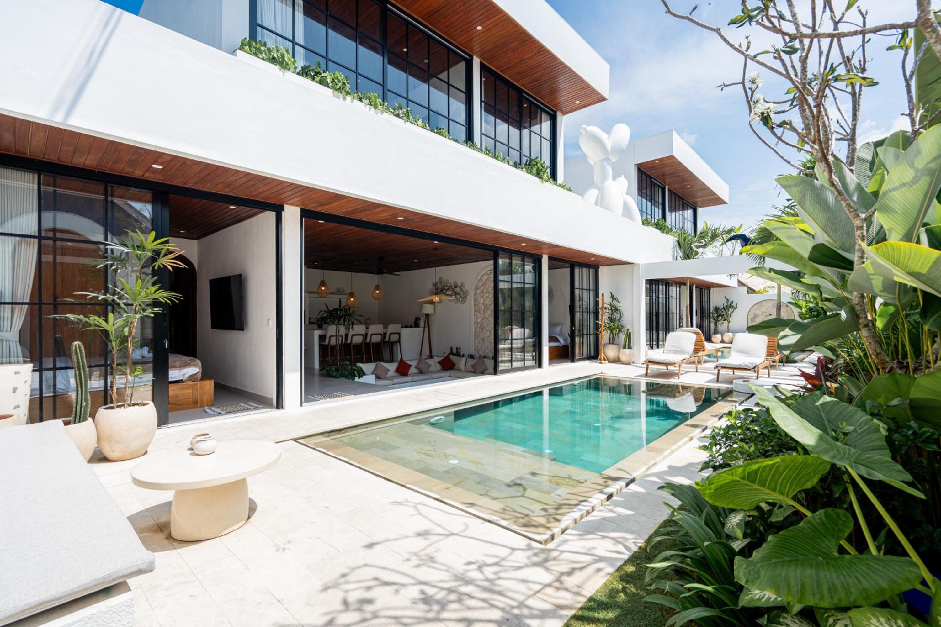 The Ultimate Villa - 8BR in Canggu Cook Included
