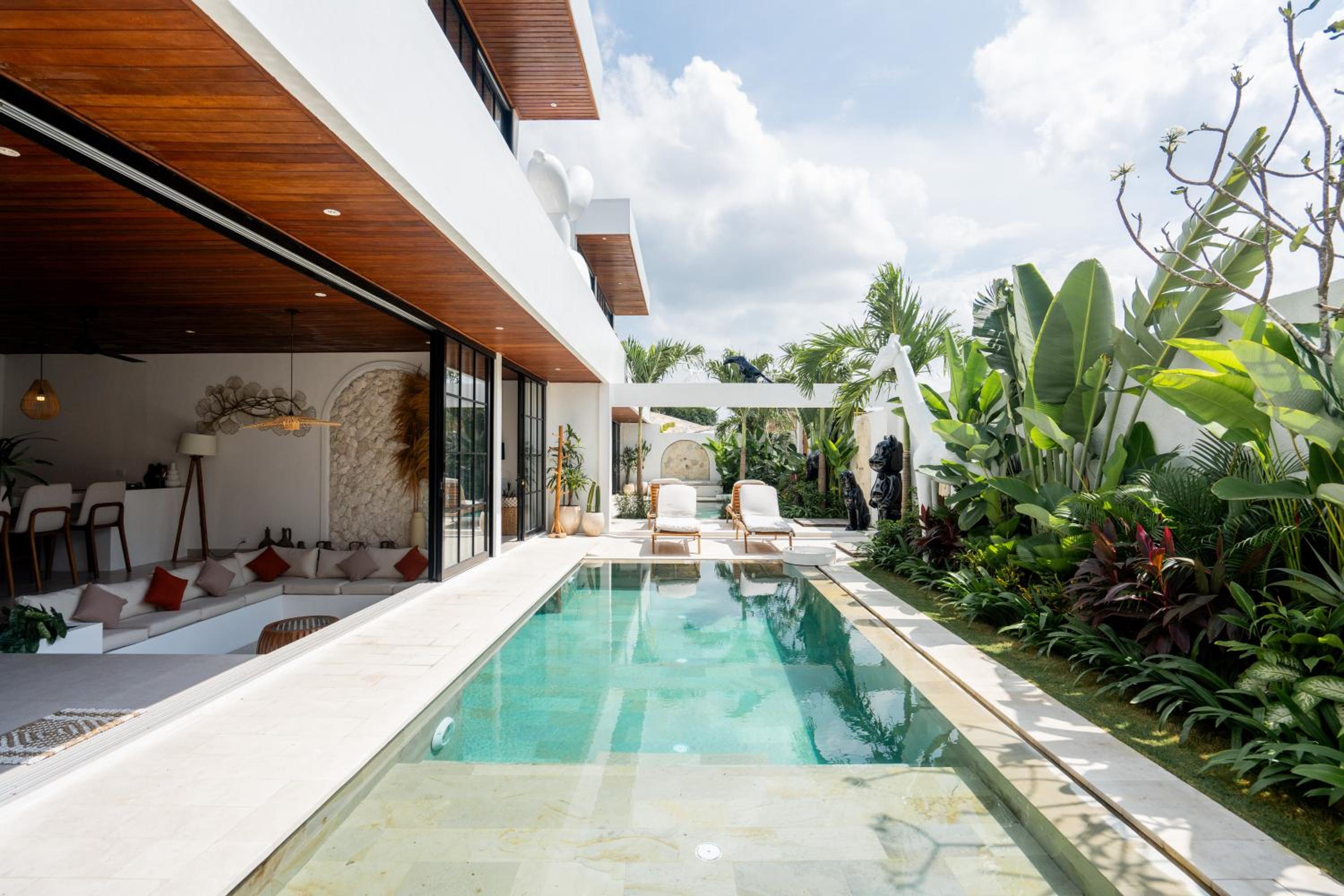 The Ultimate Villa - 8BR in Canggu Cook Included