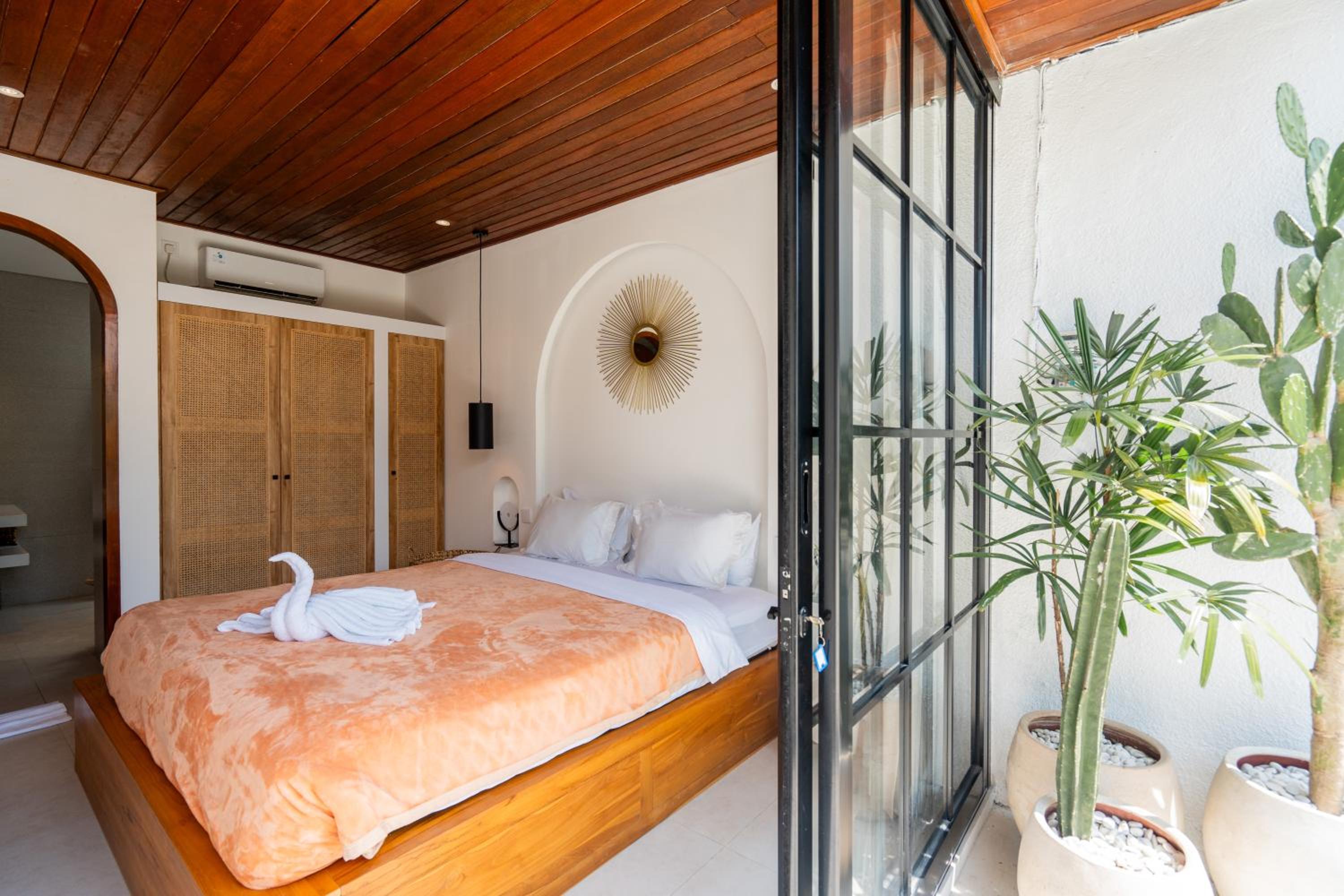 The Ultimate Villa - 8BR in Canggu Cook Included