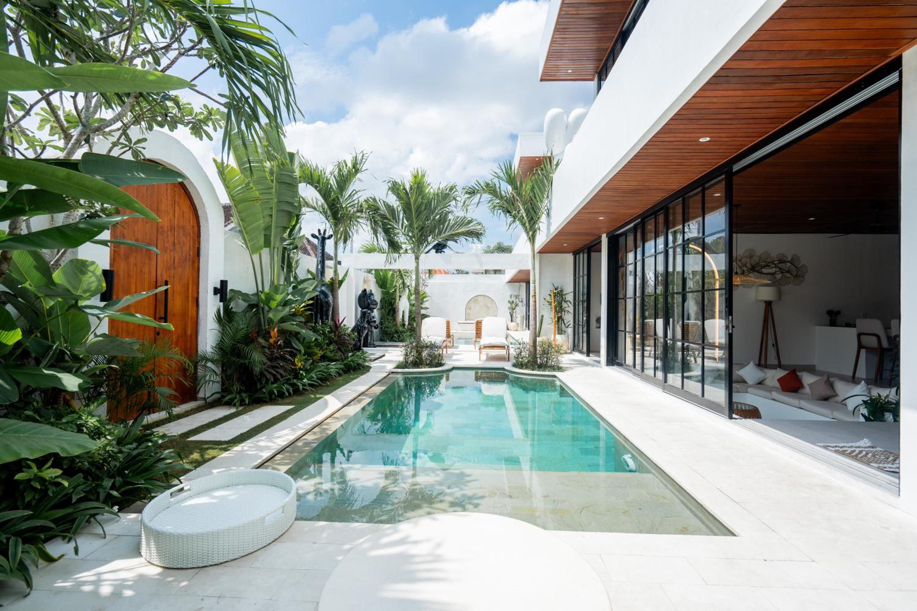 The Ultimate Villa - 8BR in Canggu Cook Included