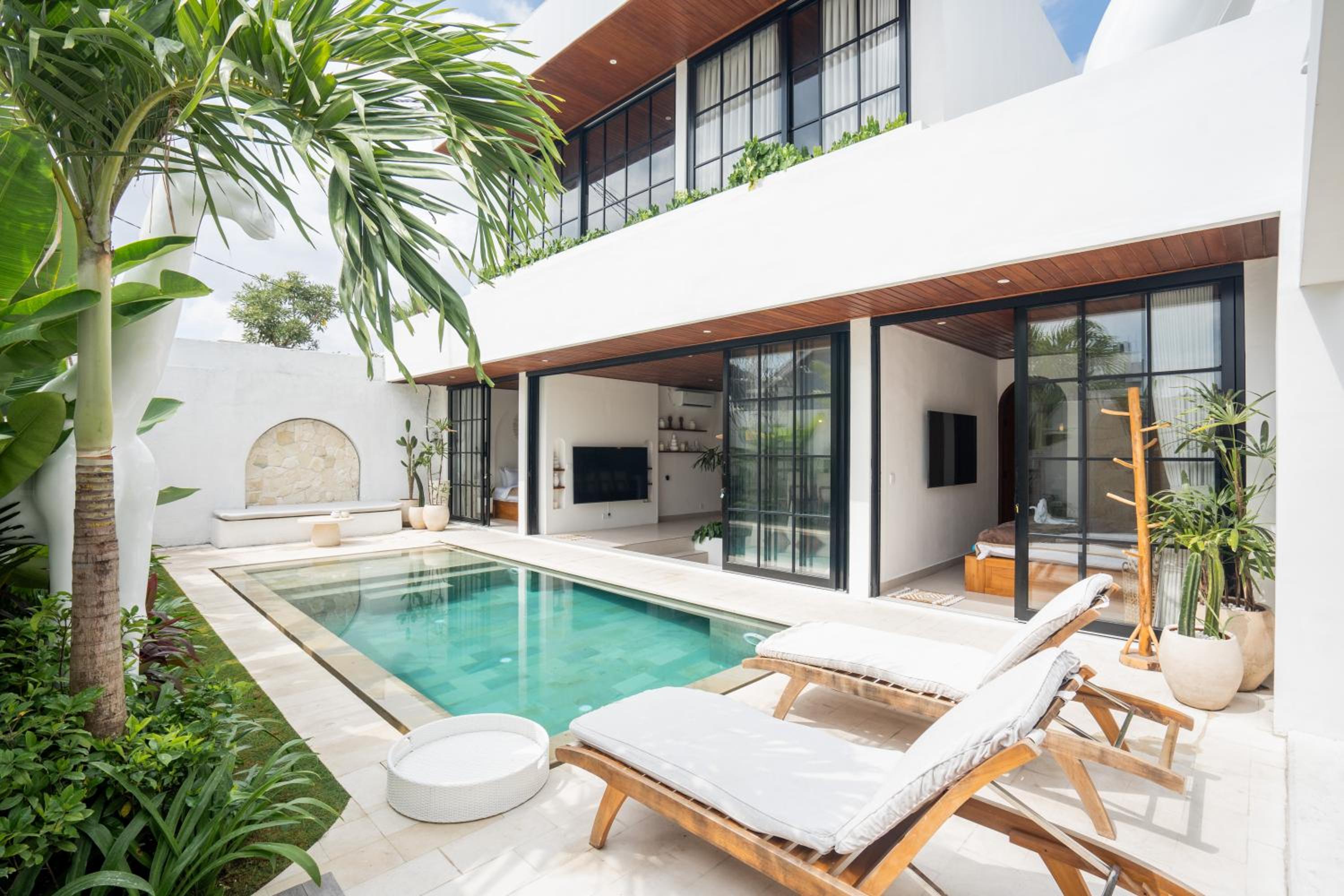 The Ultimate Villa - 8BR in Canggu Cook Included