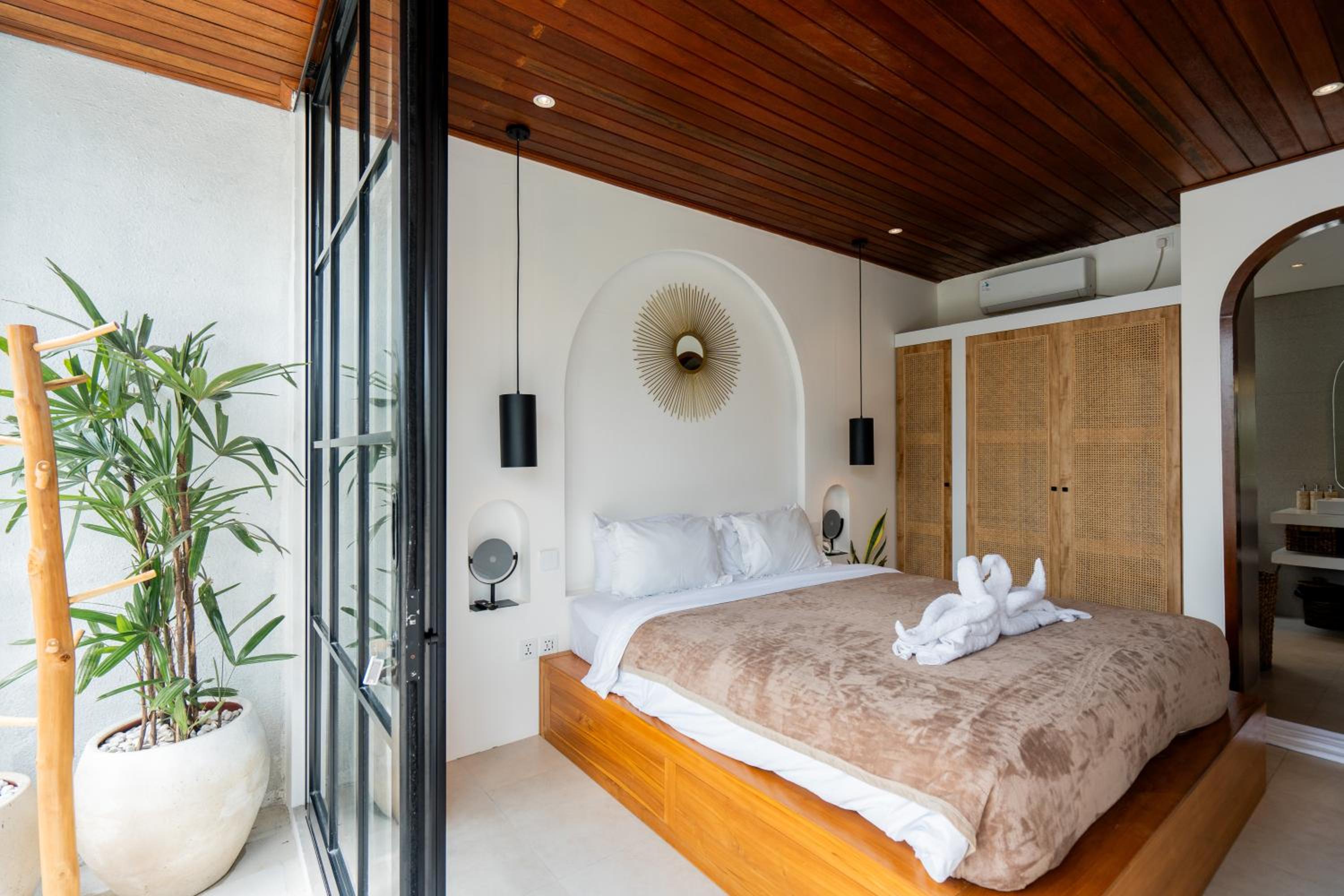 The Ultimate Villa - 8BR in Canggu Cook Included