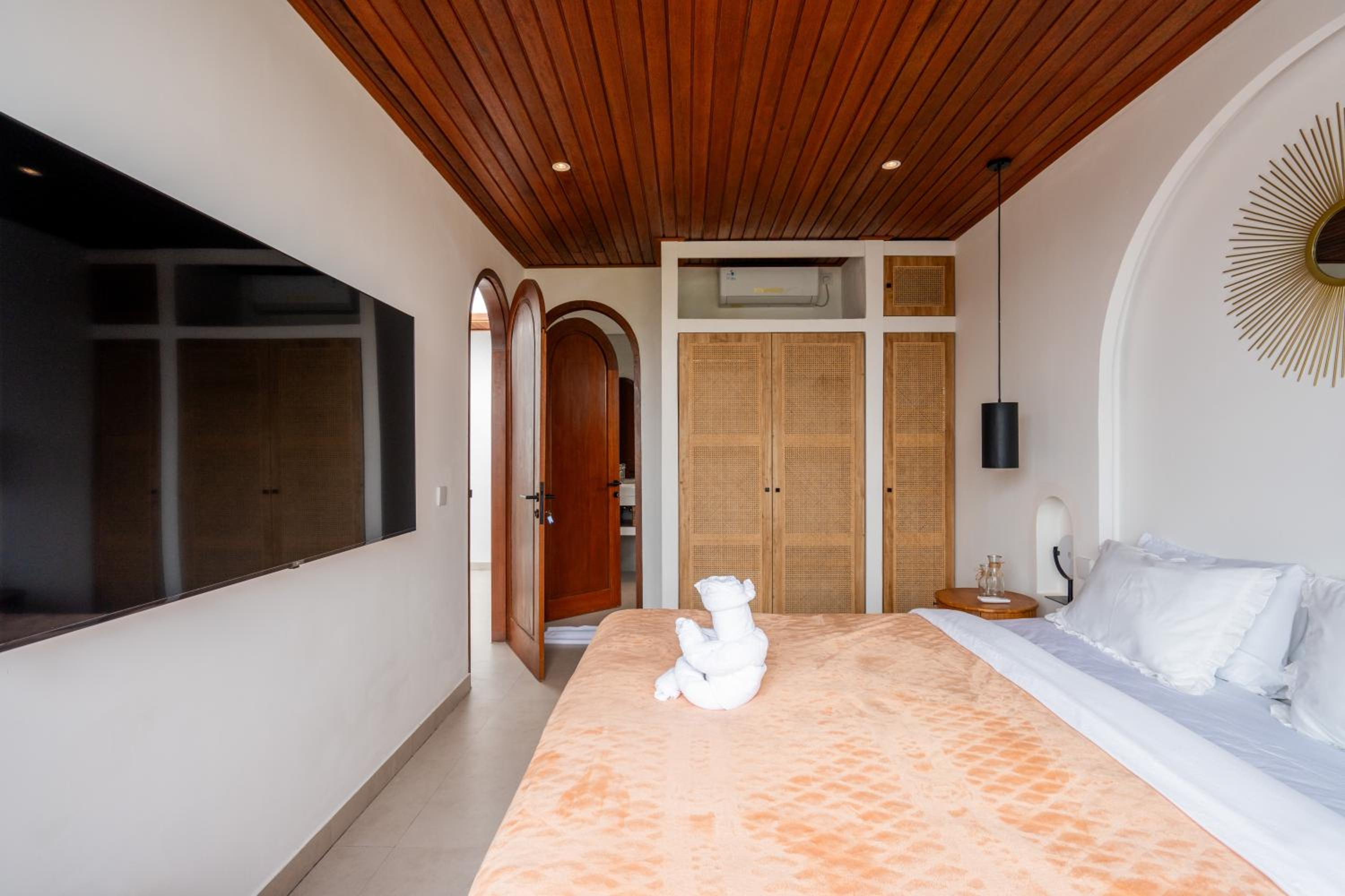 The Ultimate Villa - 8BR in Canggu Cook Included