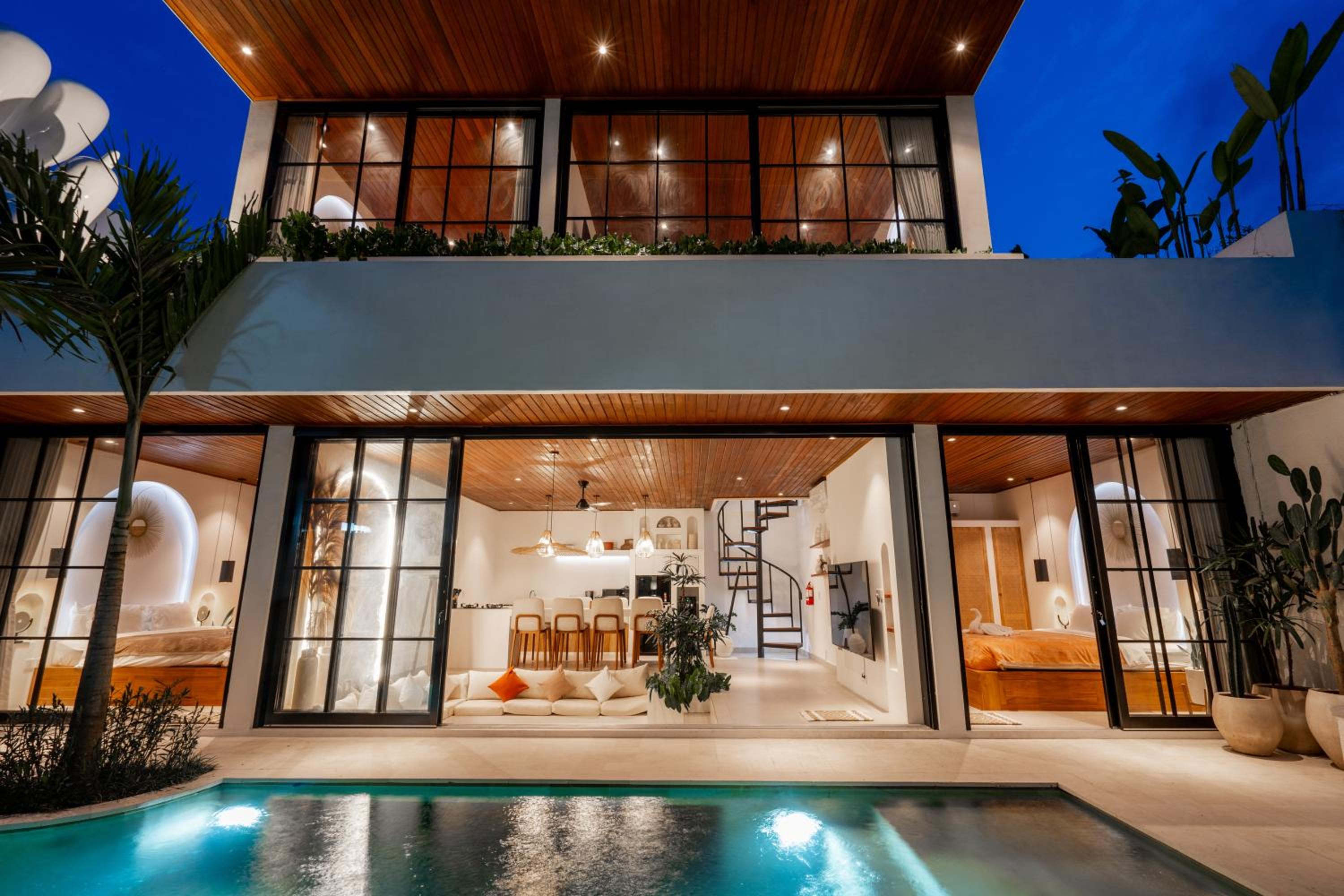 The Ultimate Villa - 8BR in Canggu Cook Included