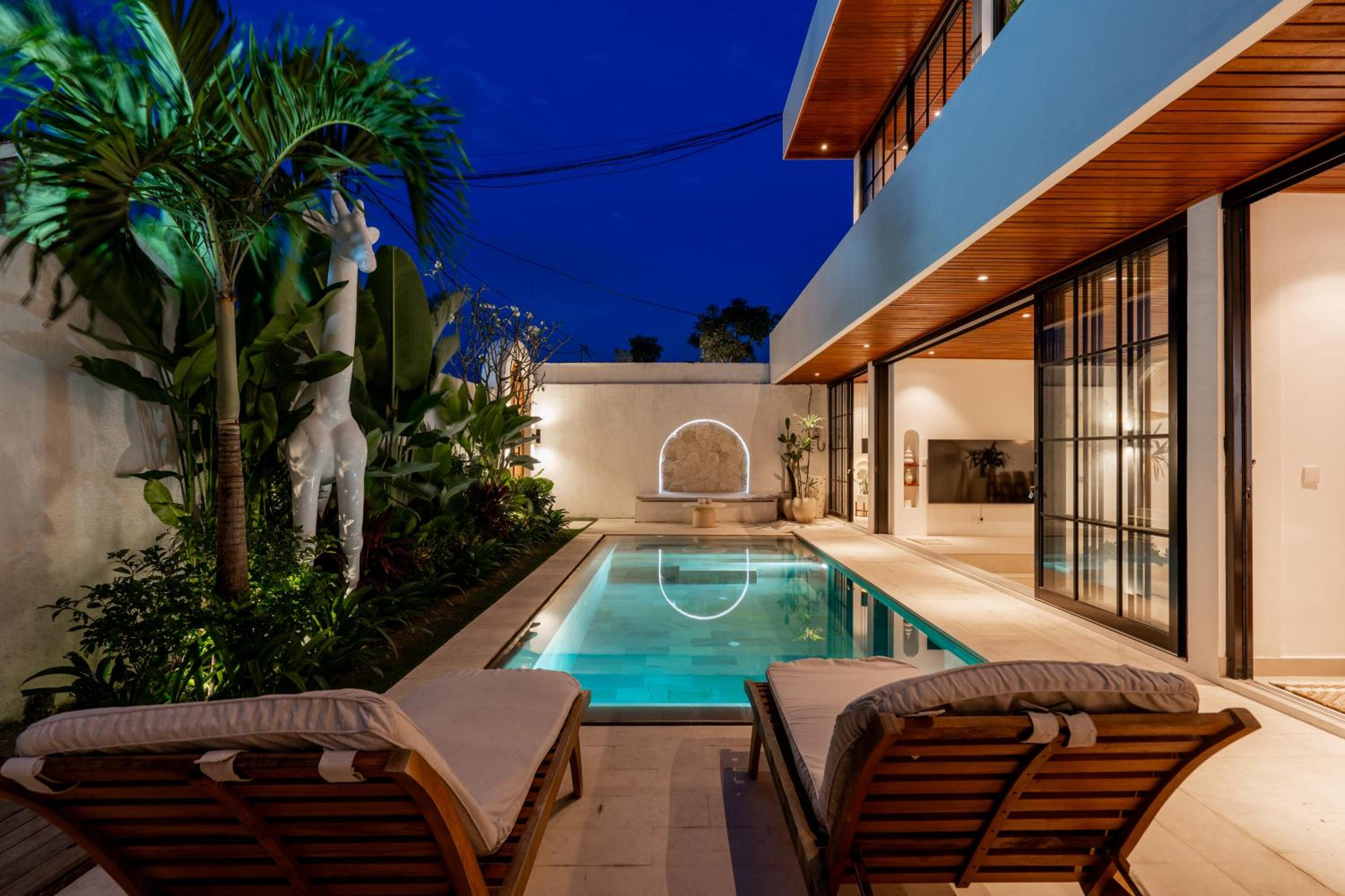 The Ultimate Villa - 8BR in Canggu Cook Included
