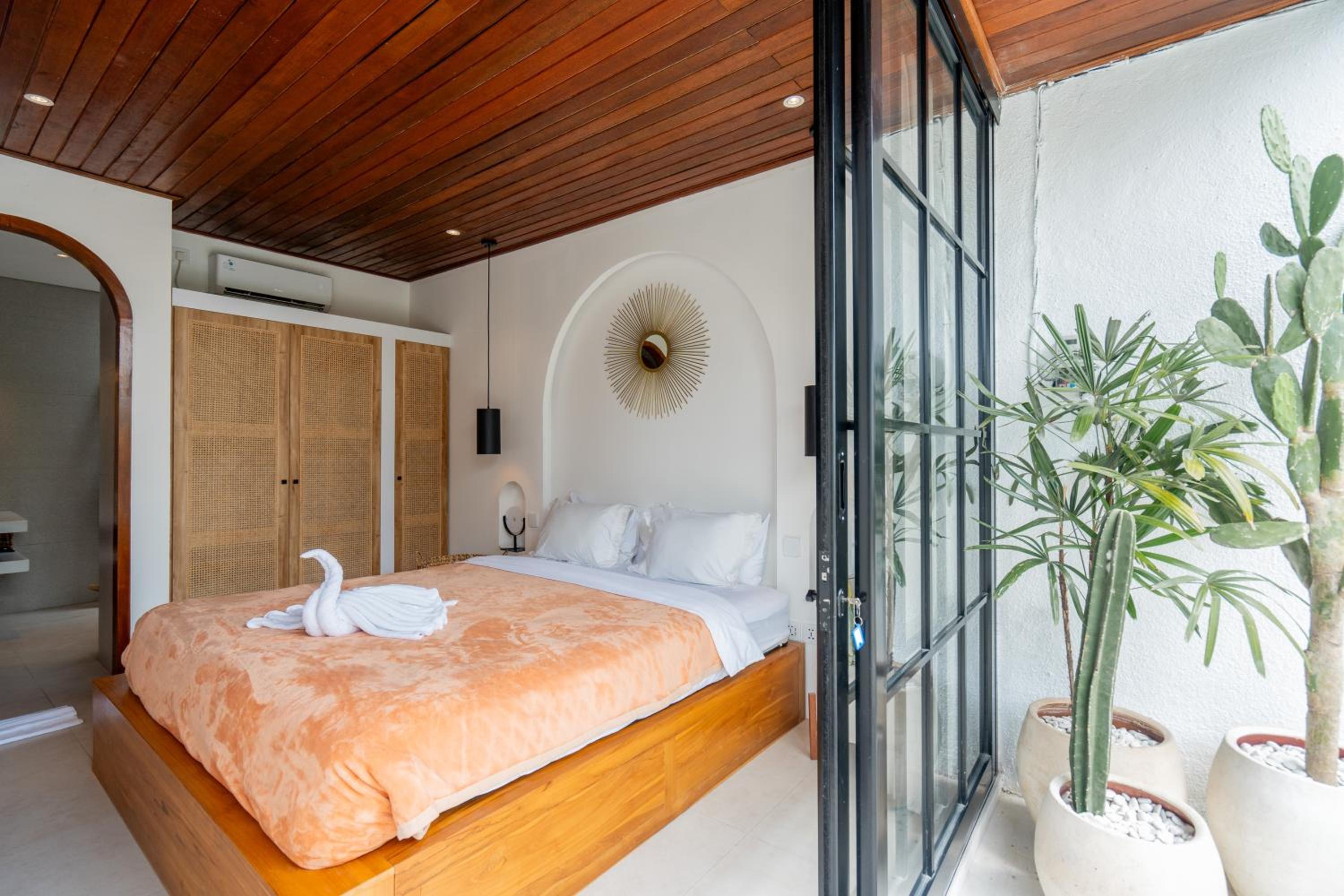 The Ultimate Villa - 8BR in Canggu Cook Included