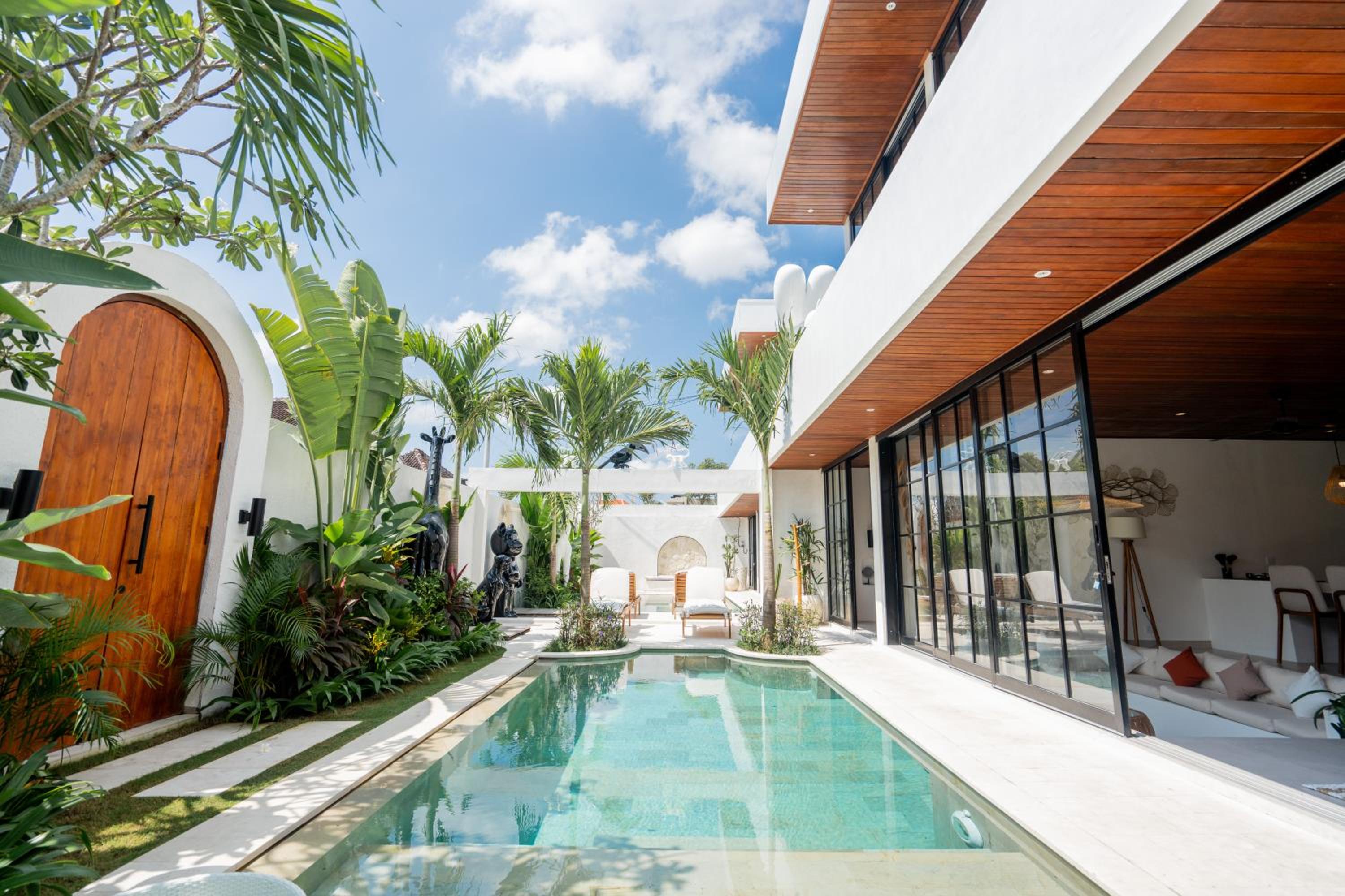 The Ultimate Villa - 8BR in Canggu Cook Included