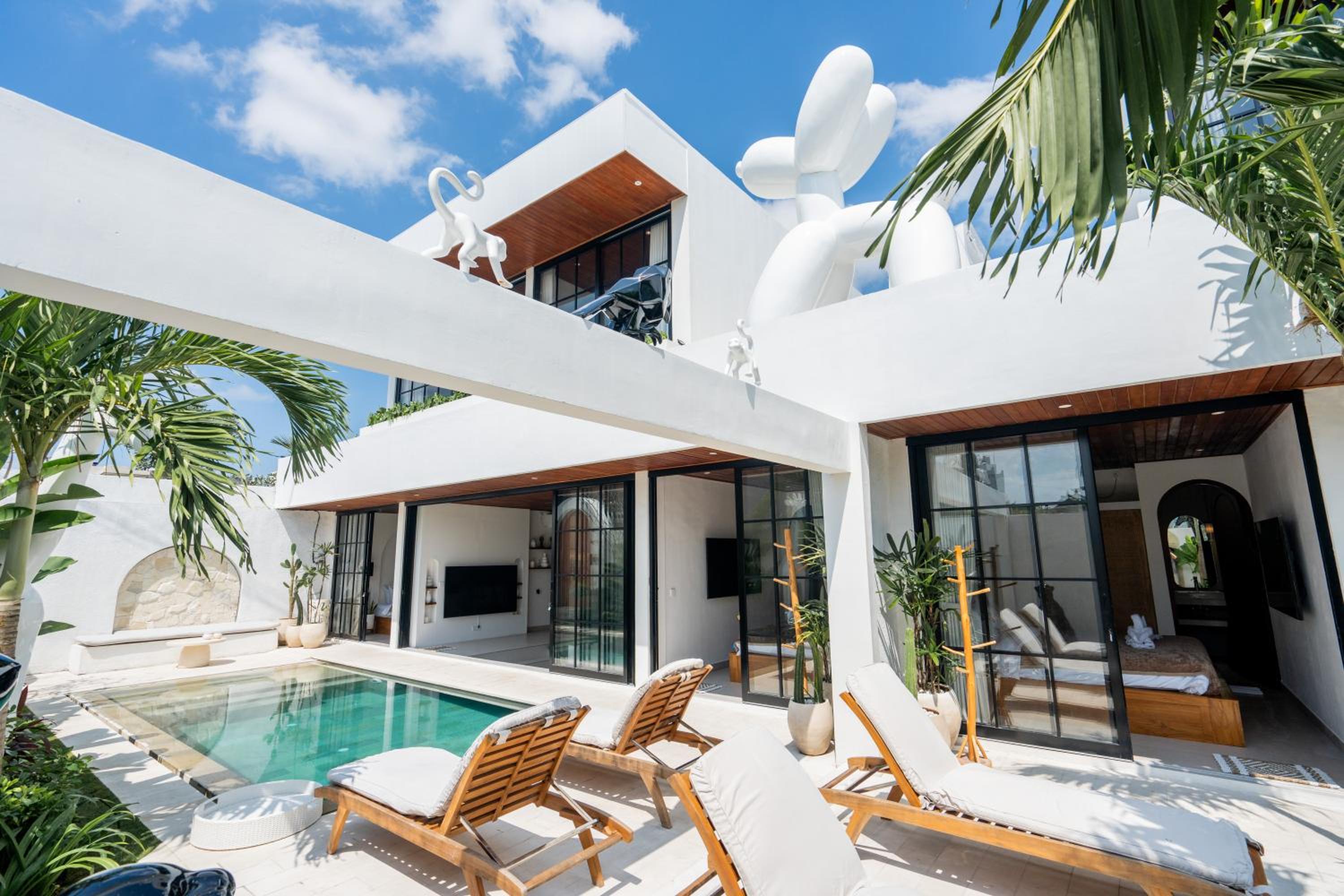 The Ultimate Villa - 8BR in Canggu Cook Included