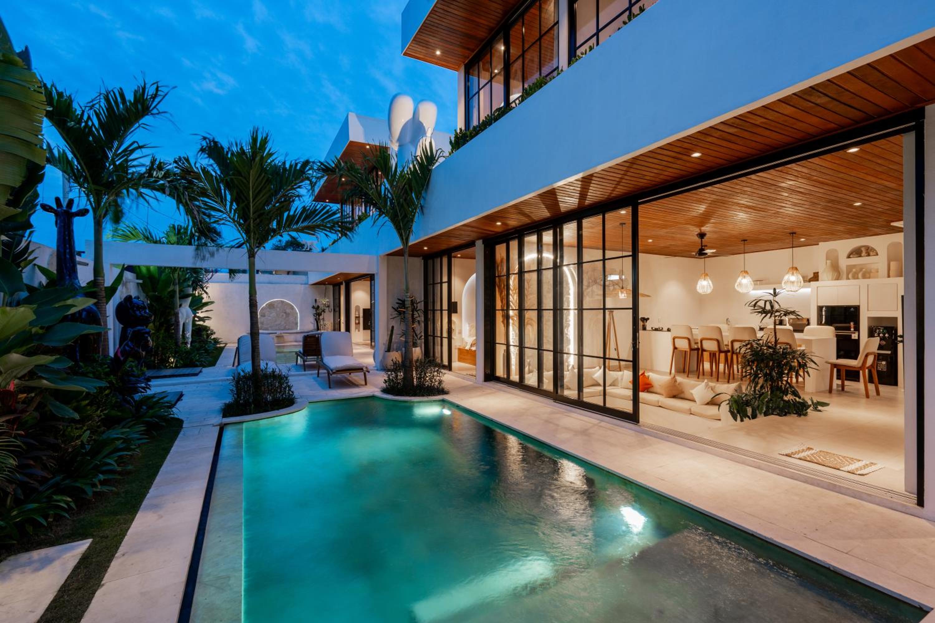 The Ultimate Villa - 8BR in Canggu Cook Included